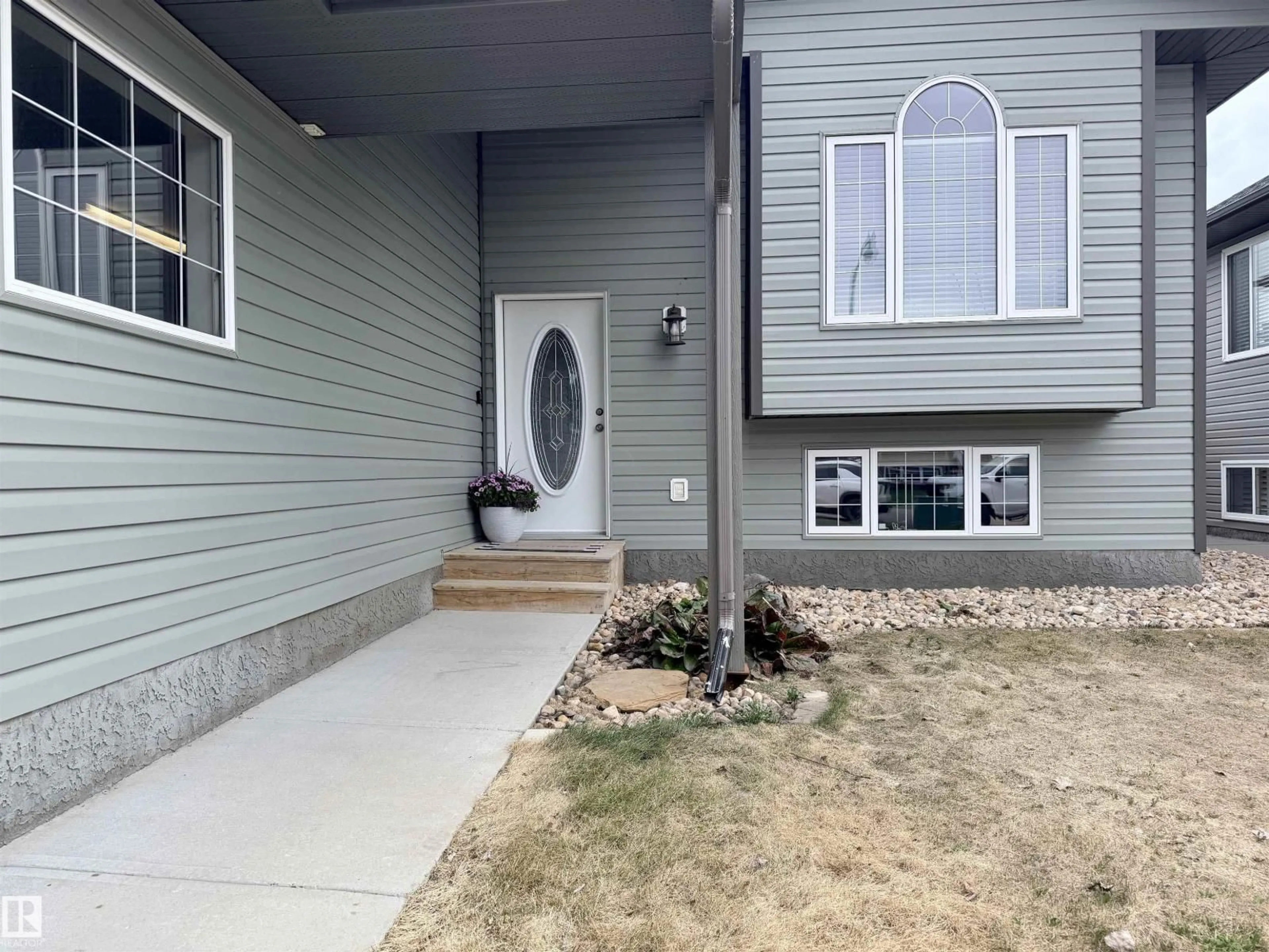 Home with vinyl exterior material, street for 5705 52 AV, St. Paul Town Alberta T0A3A1