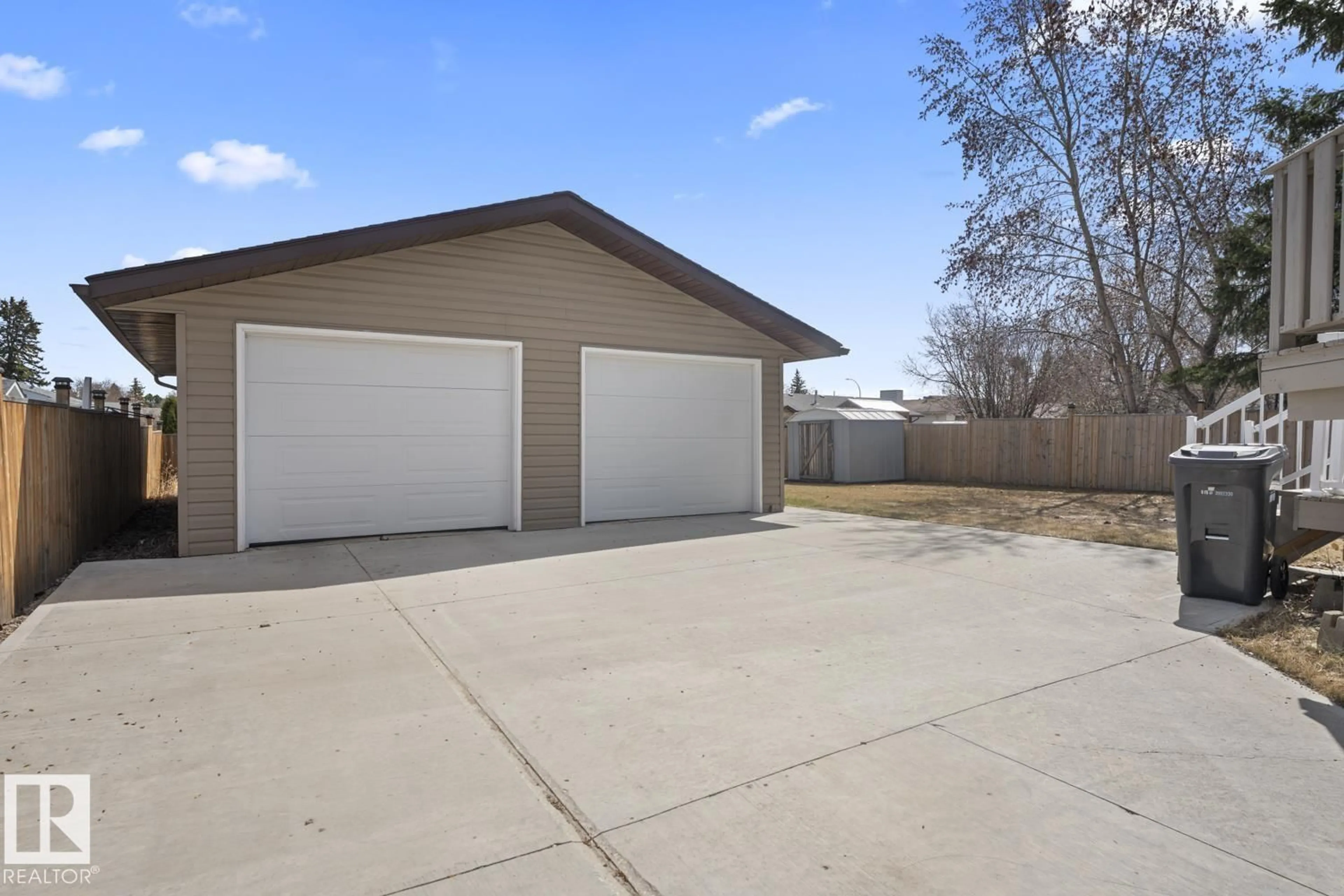 Indoor garage for 1304 12 ST, Cold Lake Alberta T9M1L1