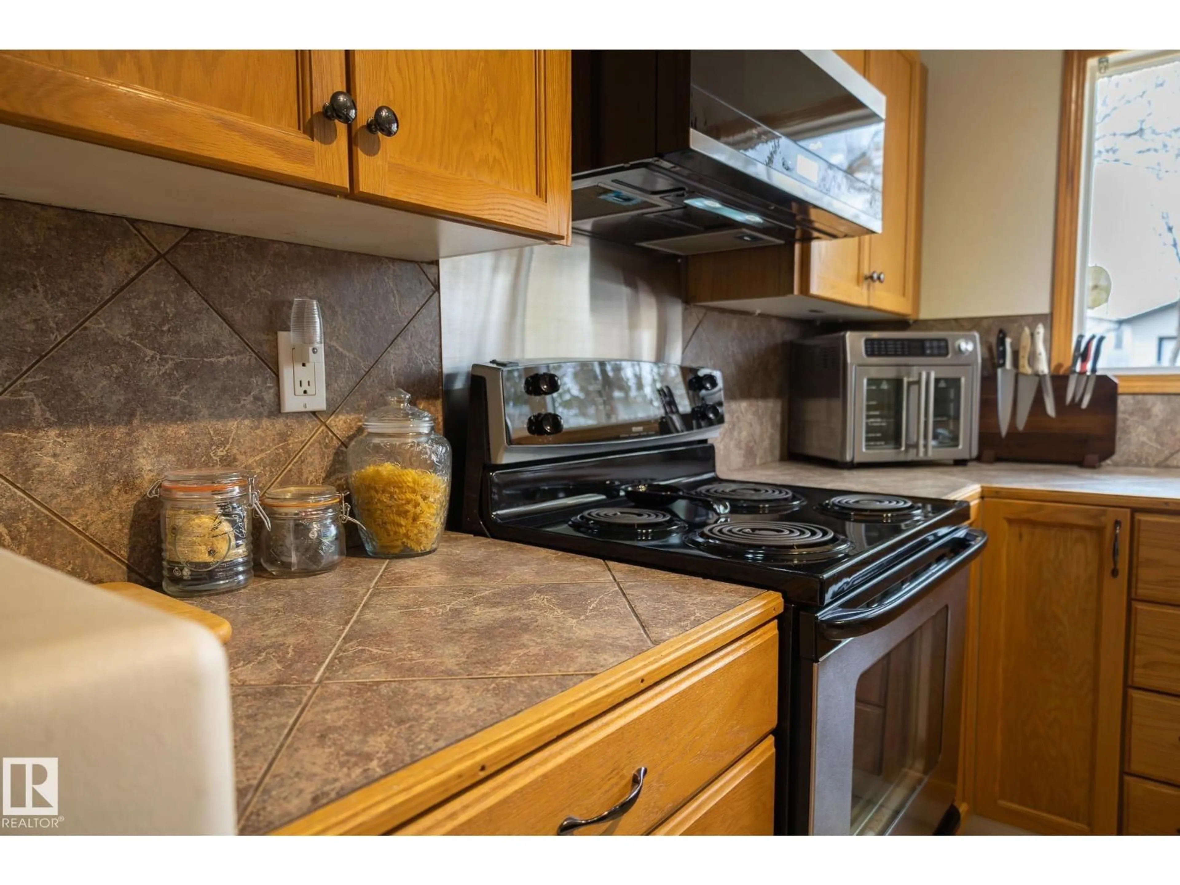 Standard kitchen, ceramic/tile floor for 5132 49 AV, Onoway Alberta T0E1V0