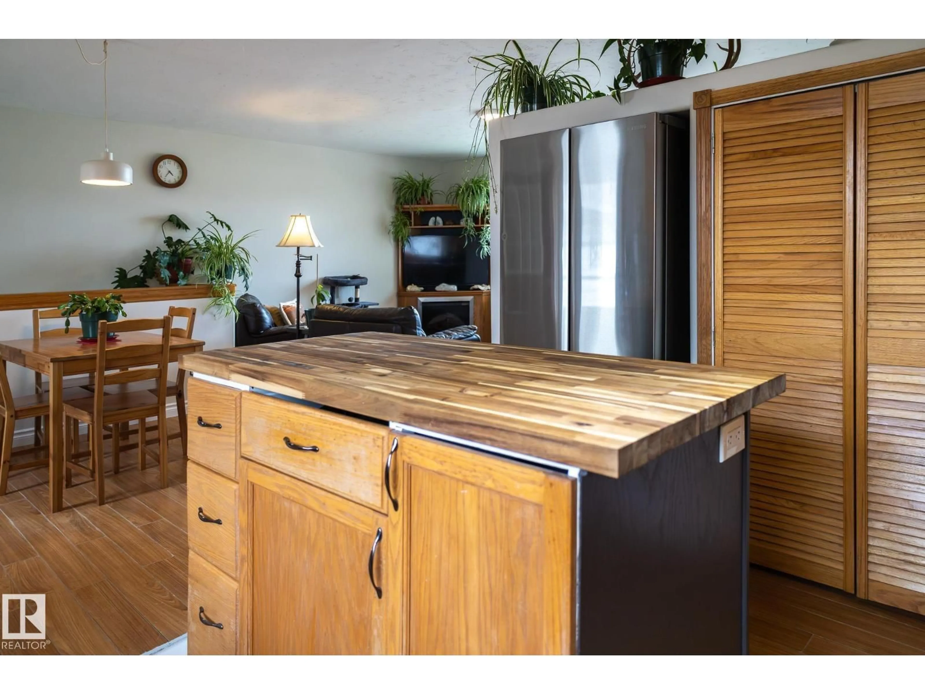 Open concept kitchen, wood/laminate floor for 5132 49 AV, Onoway Alberta T0E1V0