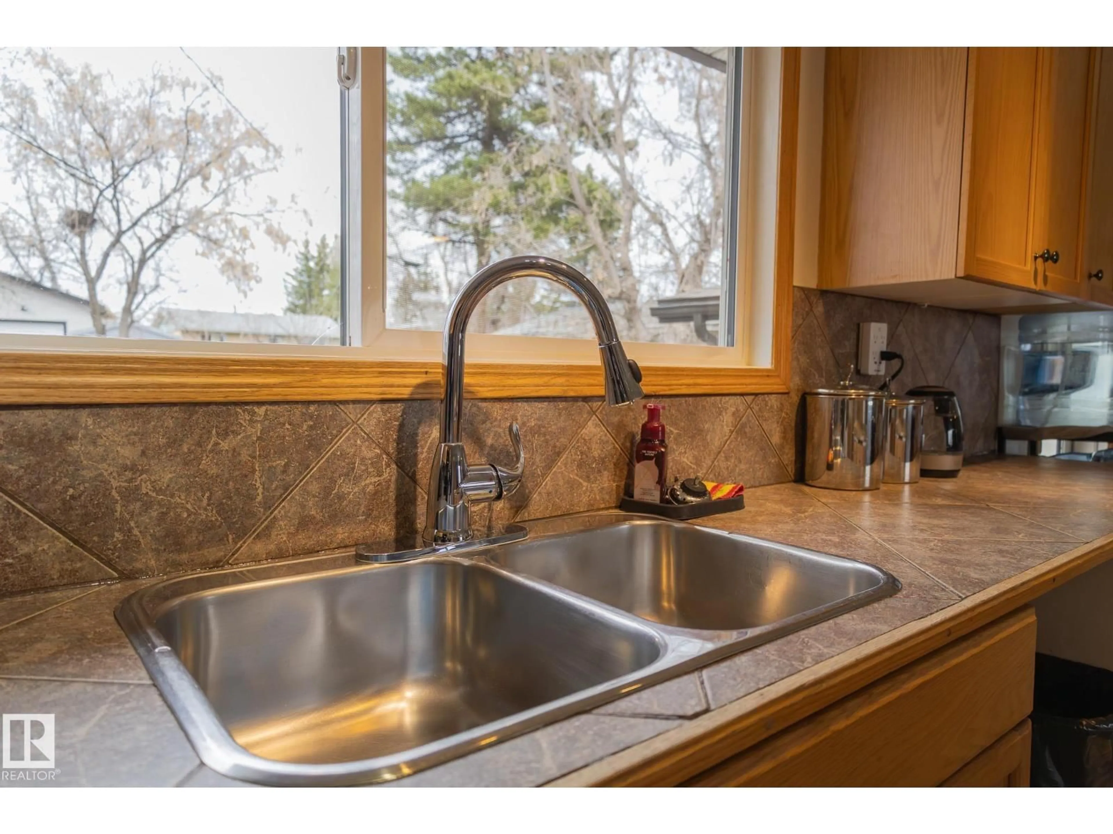 Standard kitchen, unknown for 5132 49 AV, Onoway Alberta T0E1V0