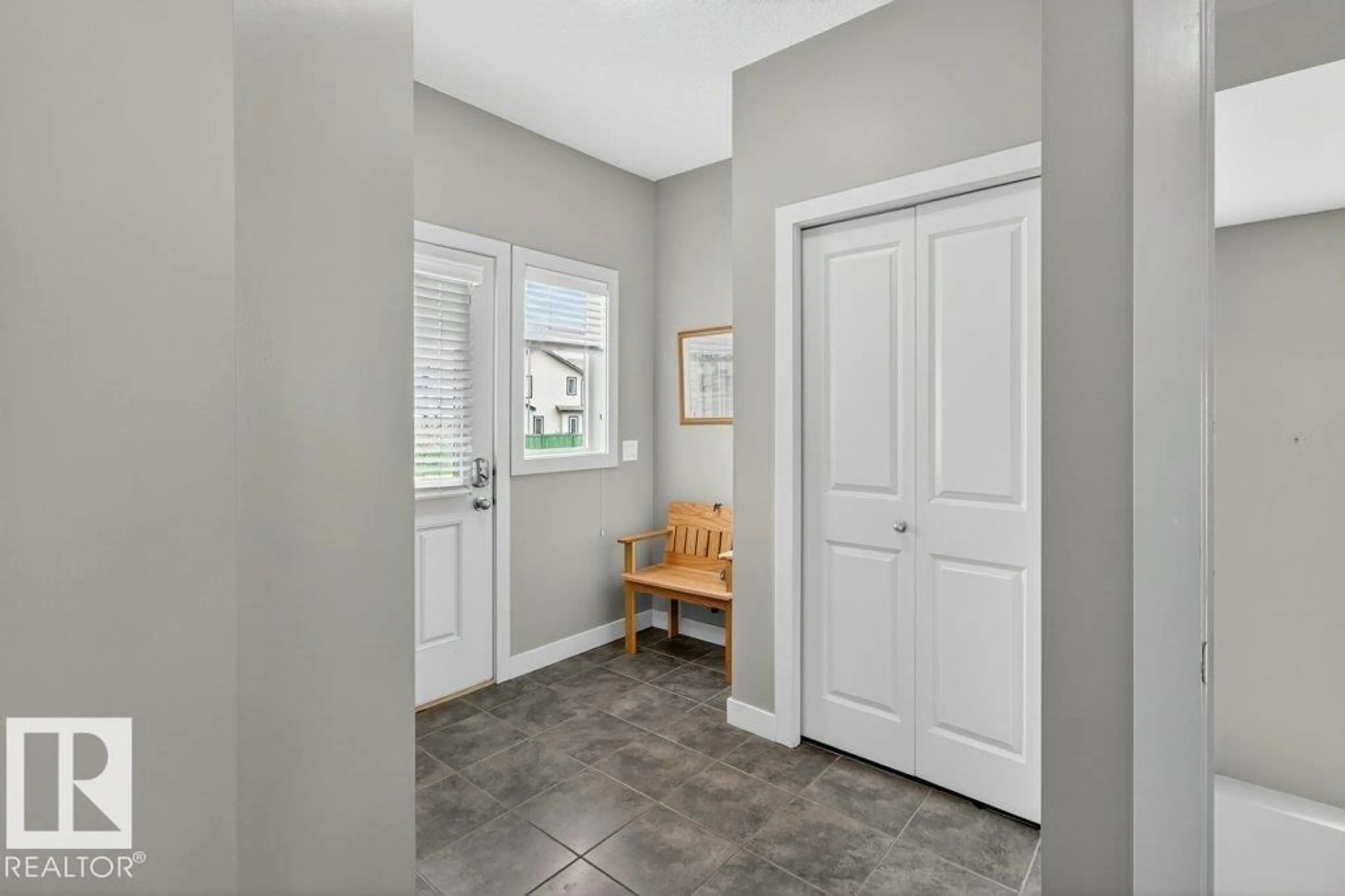 Indoor entryway for 124 CAMPBELL DR, Sherwood Park Alberta T0H0E3