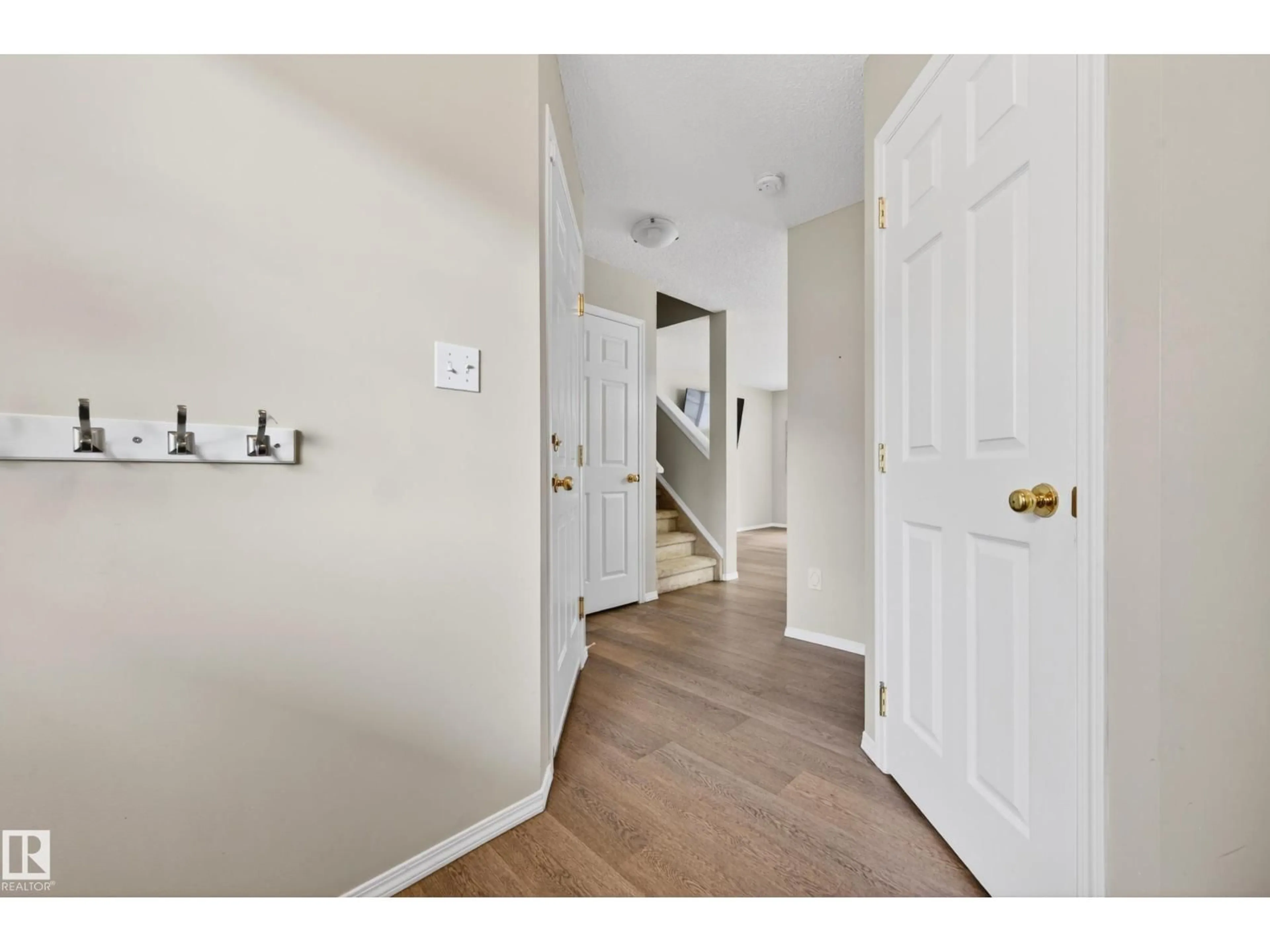 Indoor entryway for #46 - 4020 21 ST, Edmonton Alberta T6T1T8