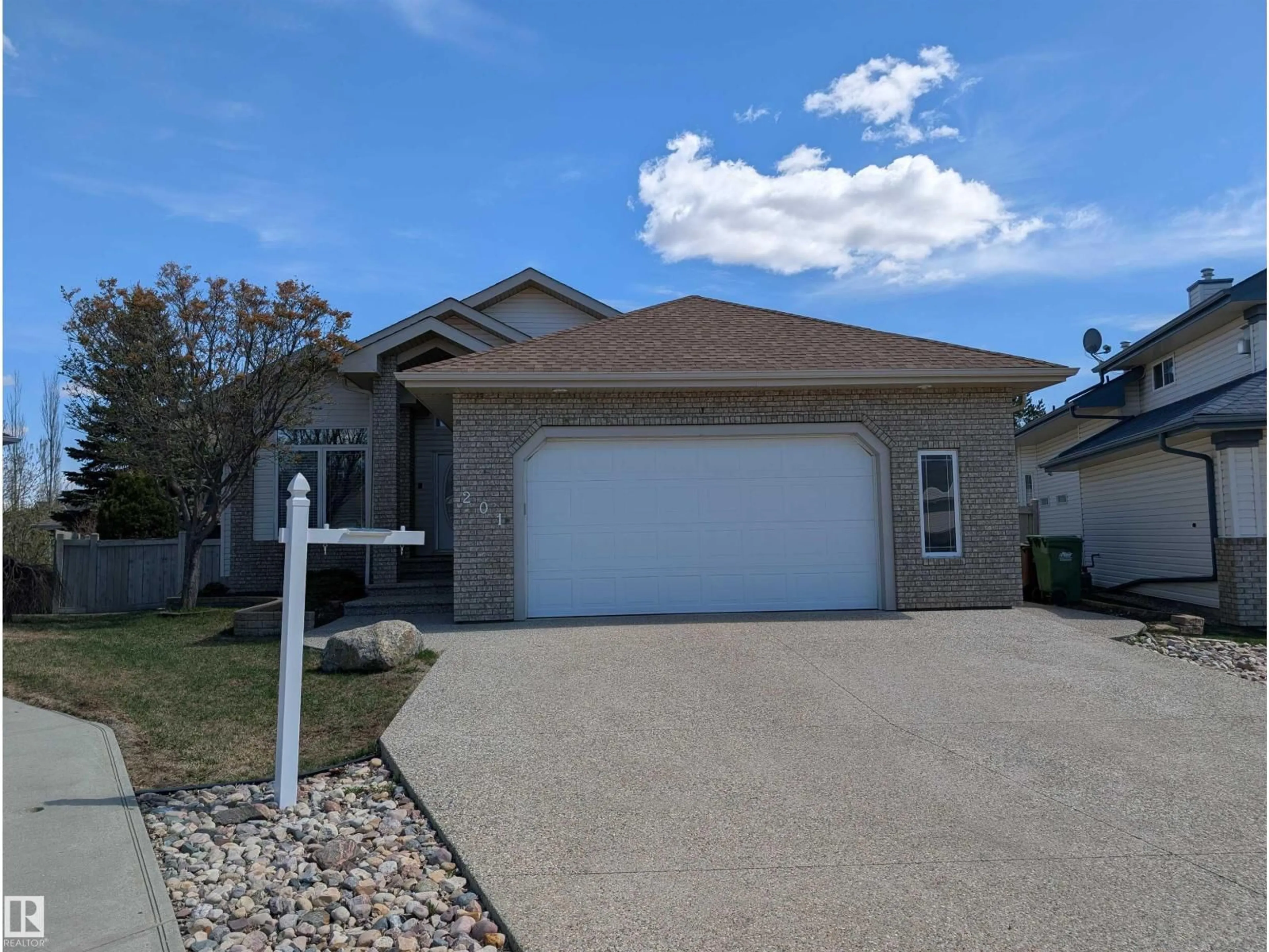 Home with vinyl exterior material, street for 201 ERIN RIDGE DR, St. Albert Alberta T8N6Z3