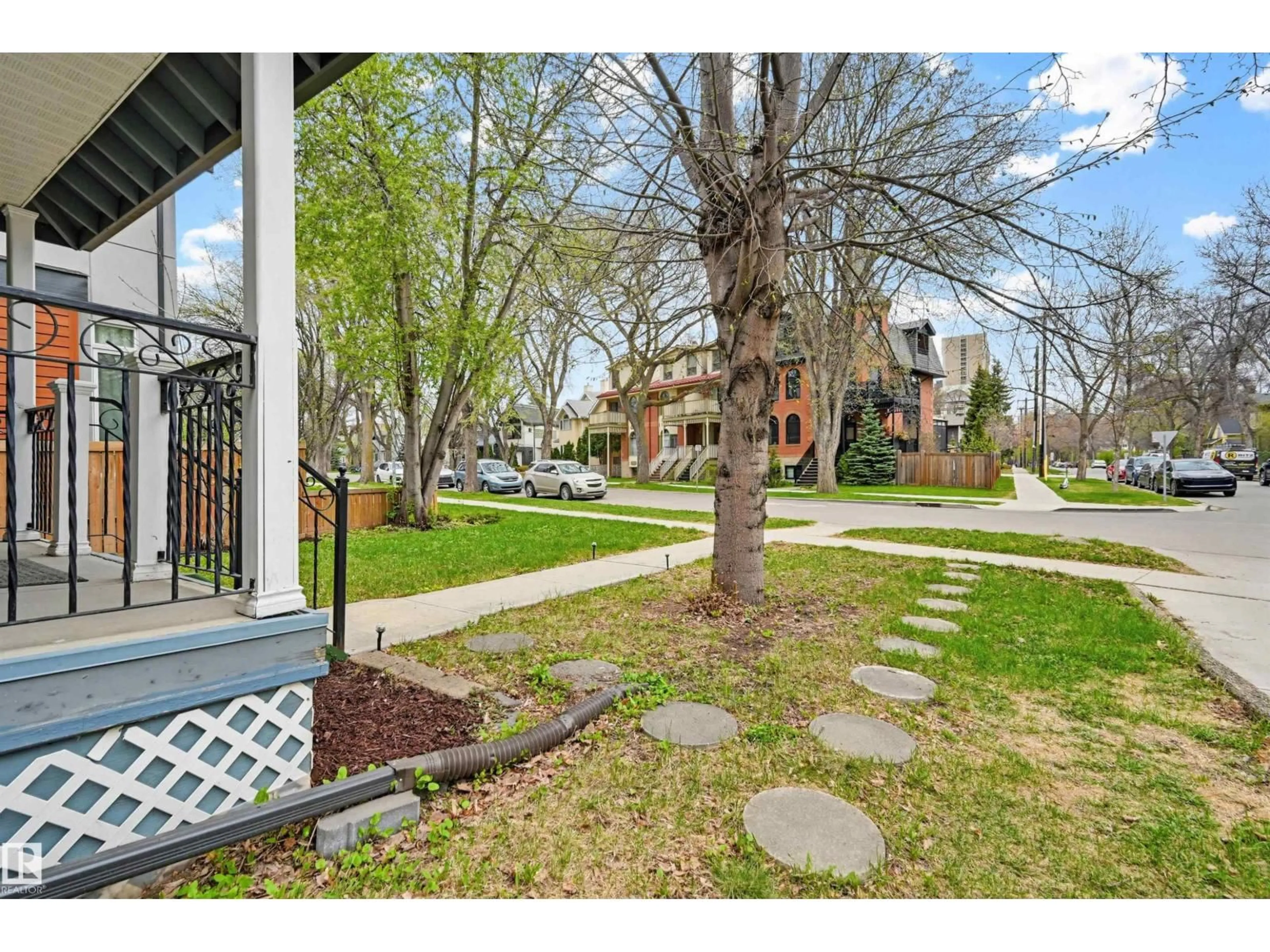 Patio, street for 11107 UNIVERSITY AV, Edmonton Alberta T6G1Y5