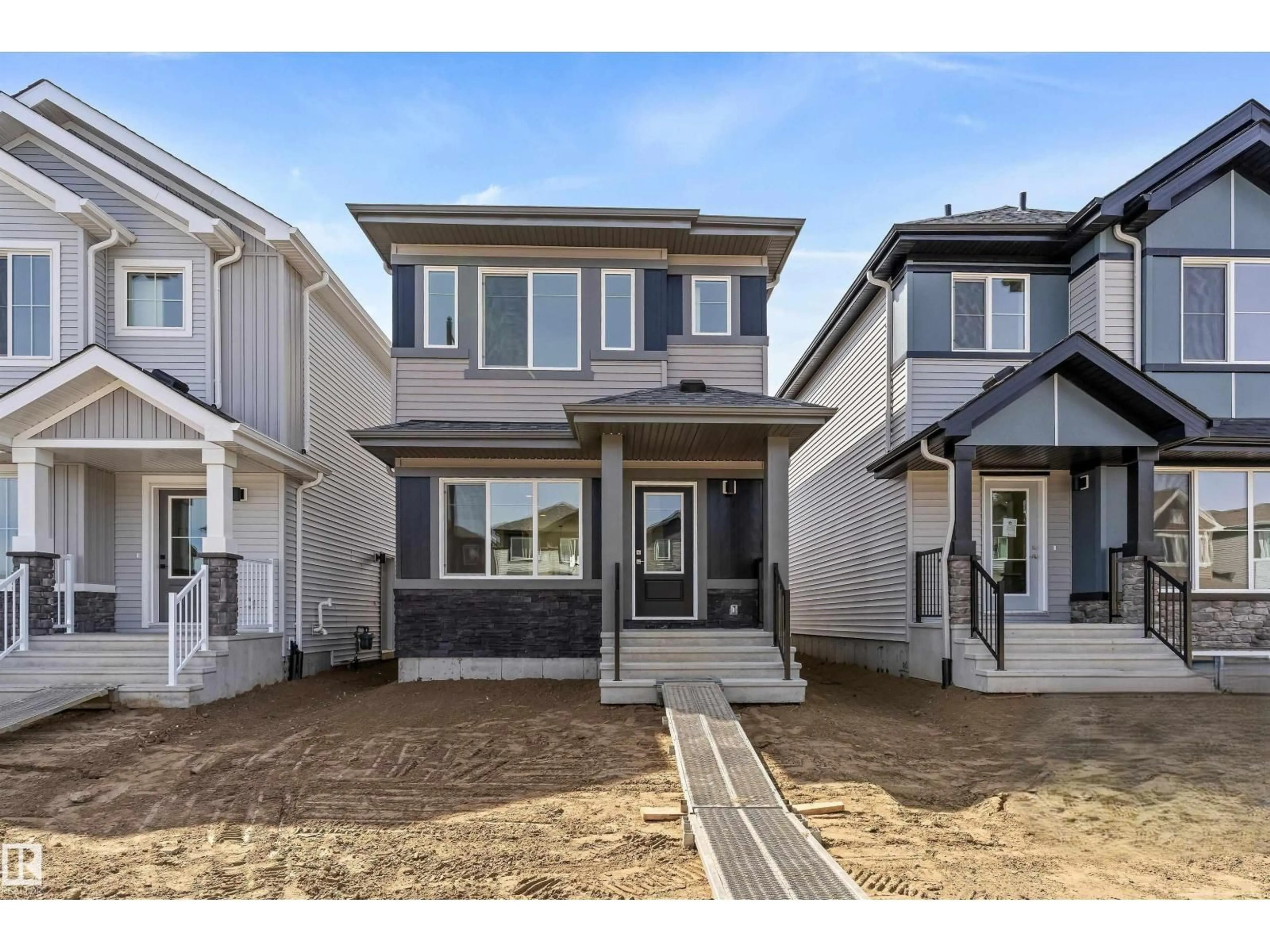 Home with vinyl exterior material, street for 20623 43 AV, Edmonton Alberta T6M3E3