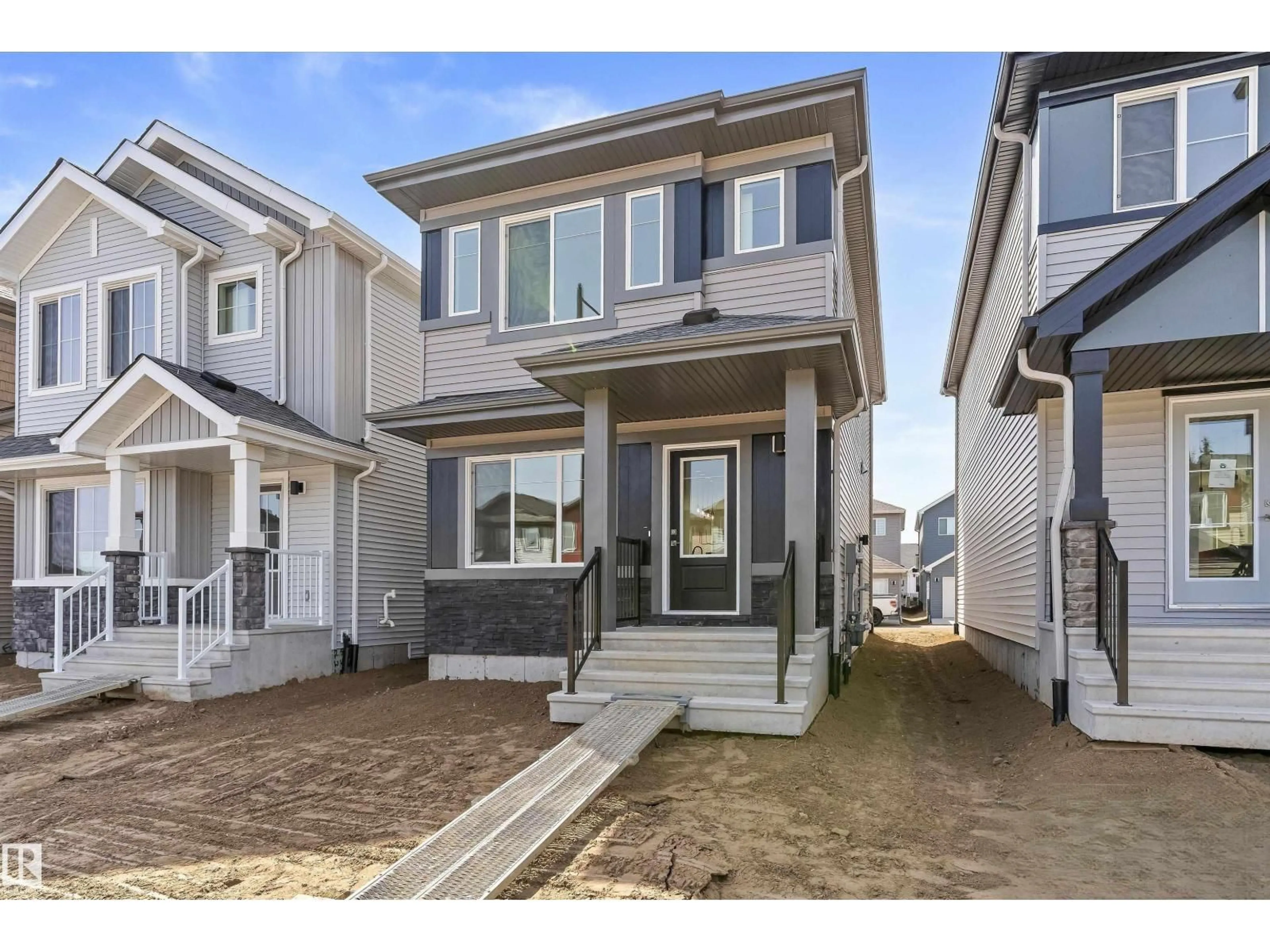 Home with vinyl exterior material, street for 20623 43 AV, Edmonton Alberta T6M3E3