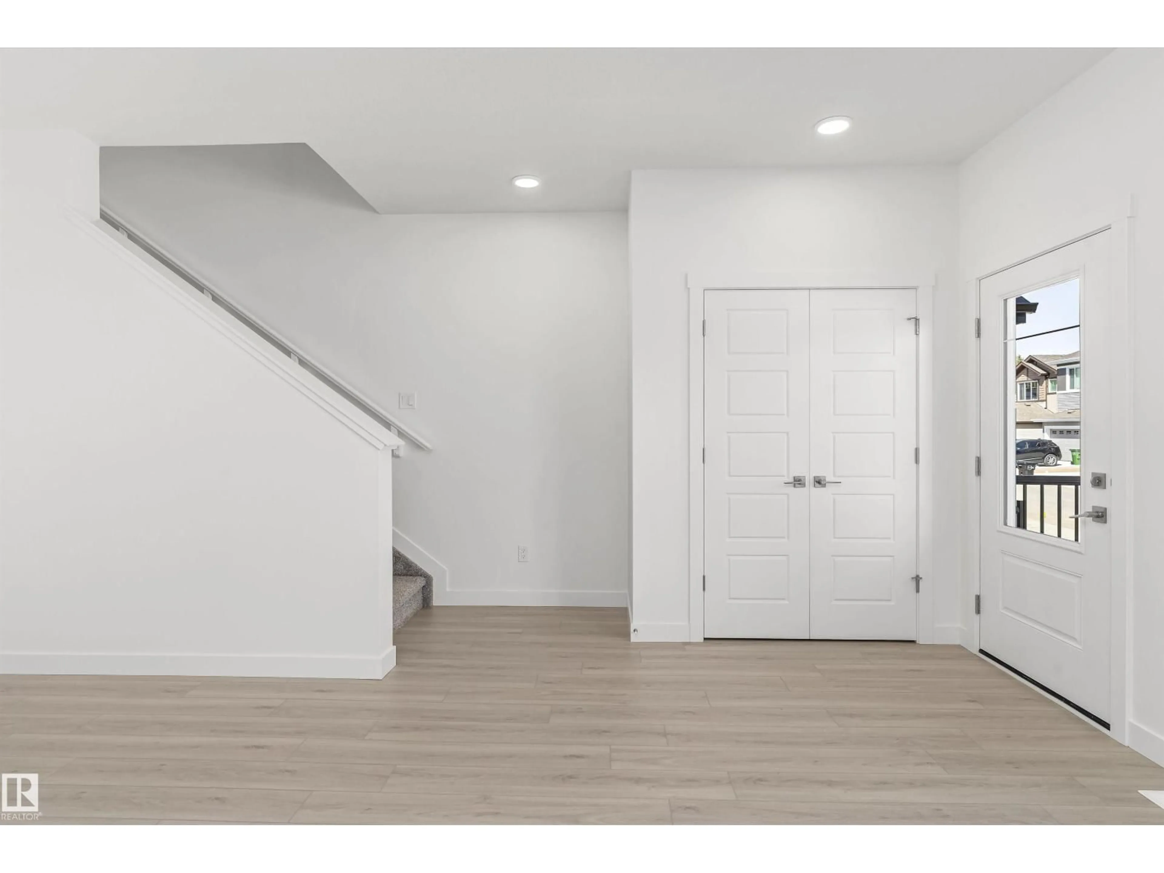 Indoor entryway for 20623 43 AV, Edmonton Alberta T6M3E3