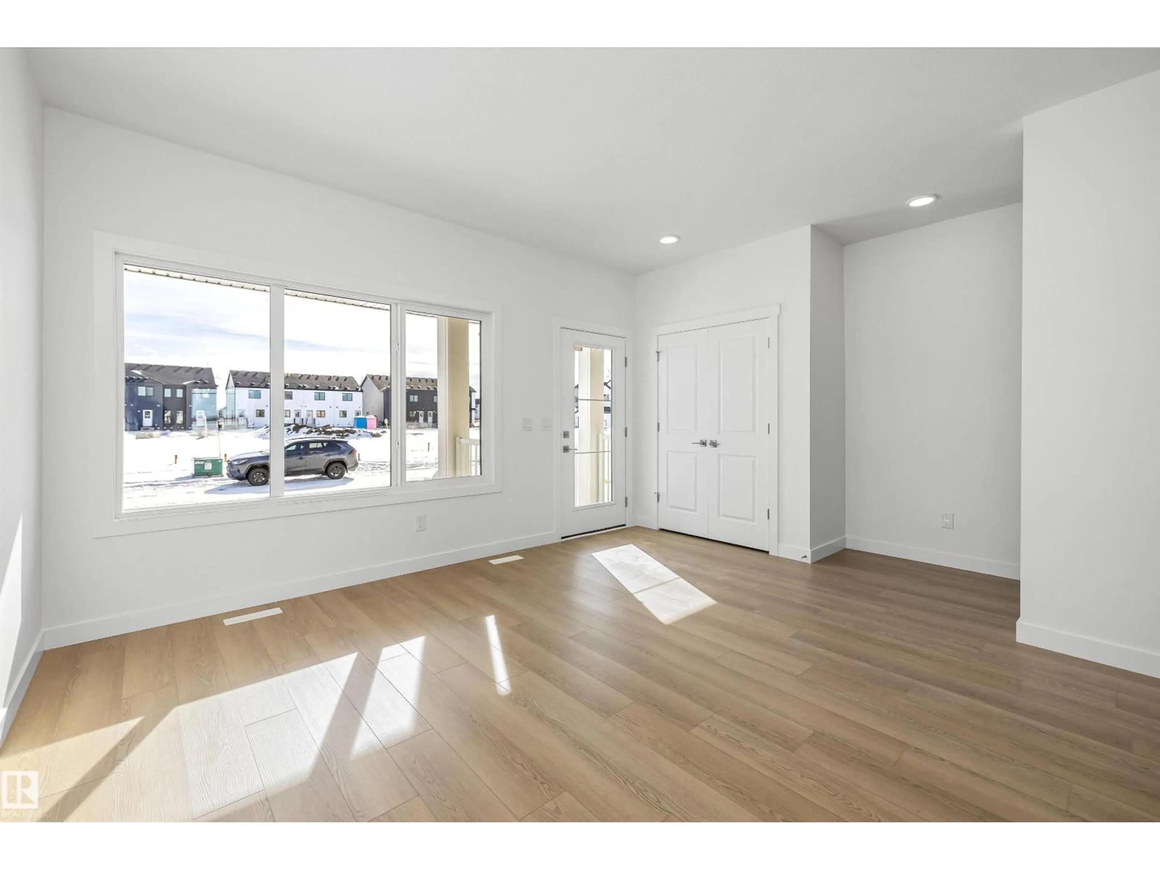 Indoor entryway for NE - 516 176 AV, Edmonton Alberta T5Y4J7