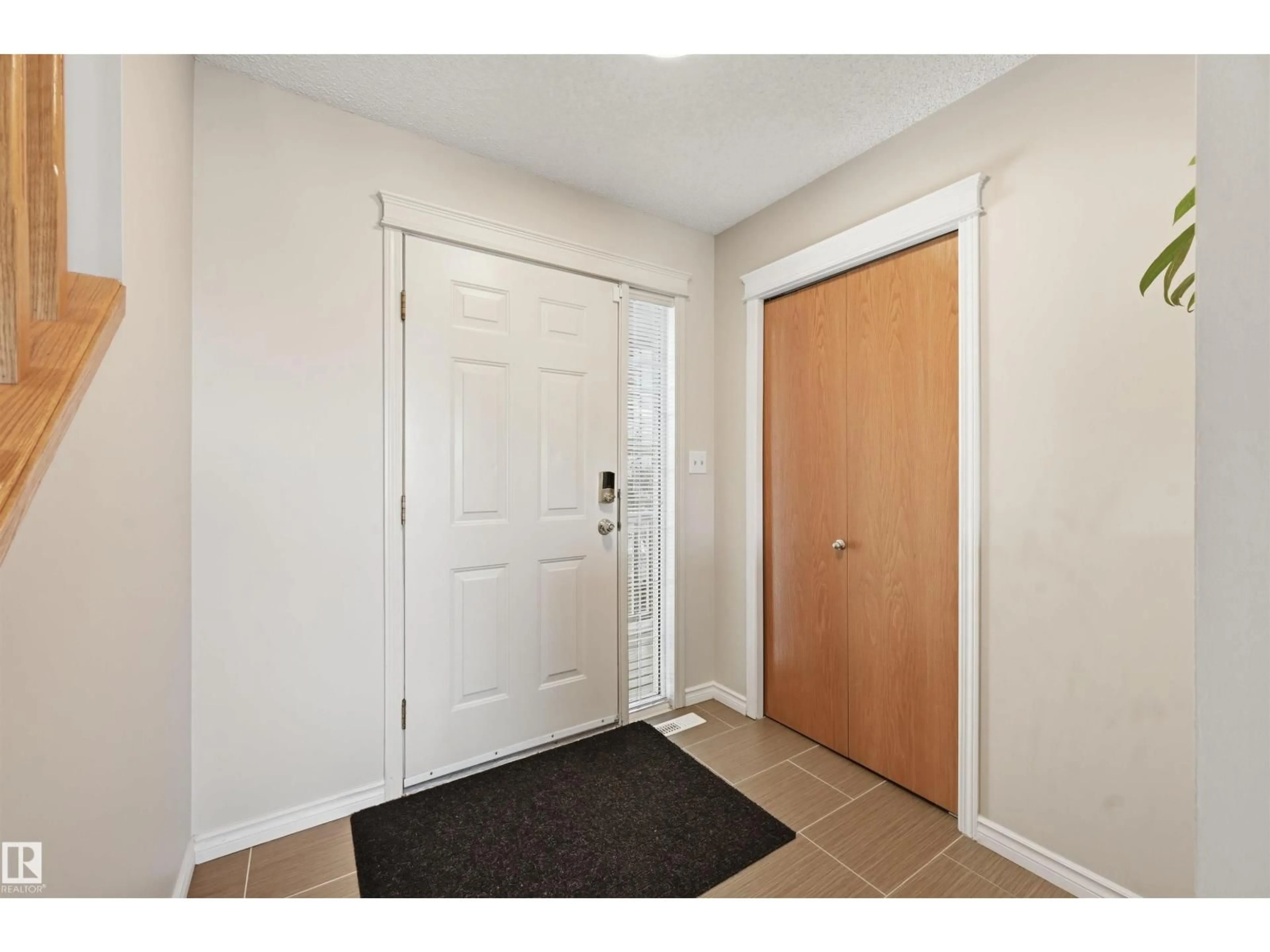 Indoor entryway for NW - 4831 147 AV, Edmonton Alberta T5Y2X2