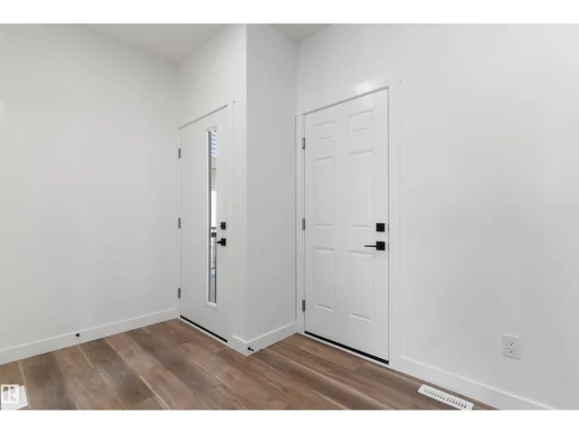 8608 183 AV, Edmonton 2
