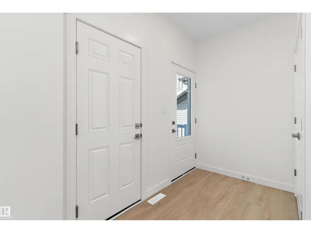 8536 183 AV, Edmonton 3