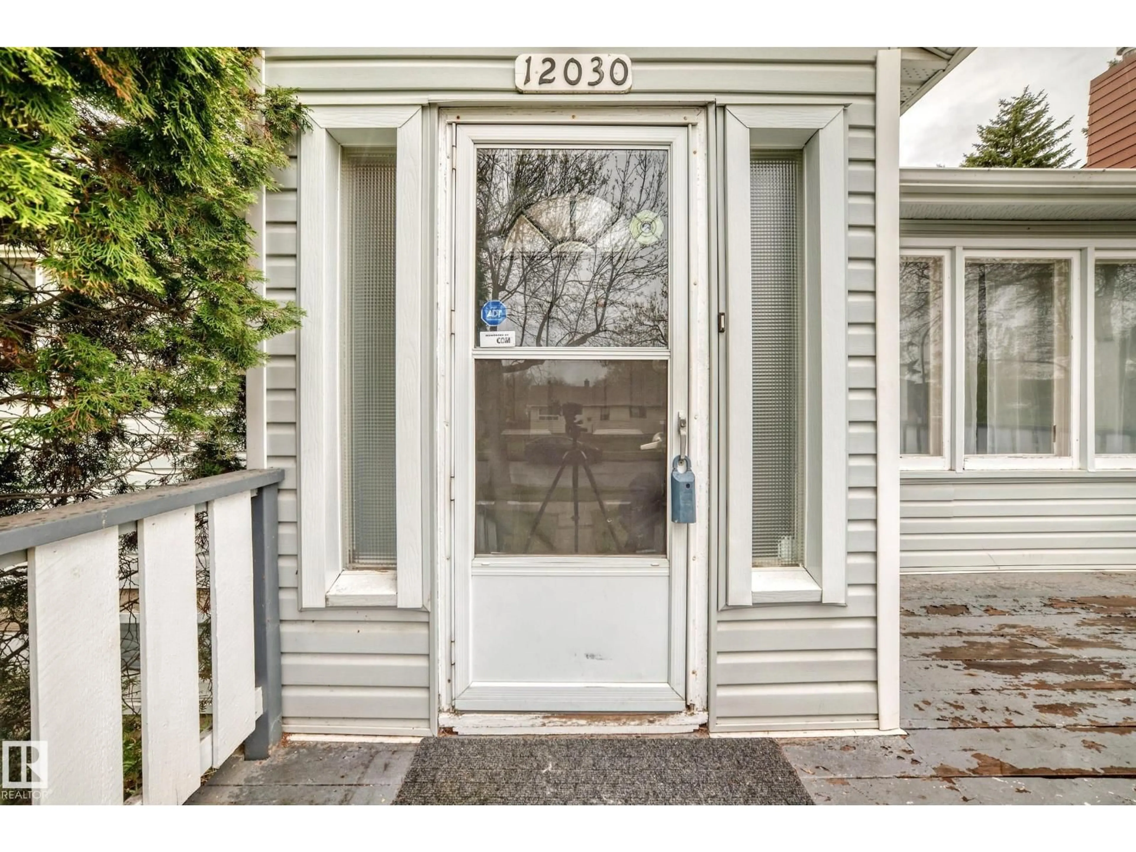 Indoor entryway for NW - 12030 48 ST, Edmonton Alberta T5W2Y8