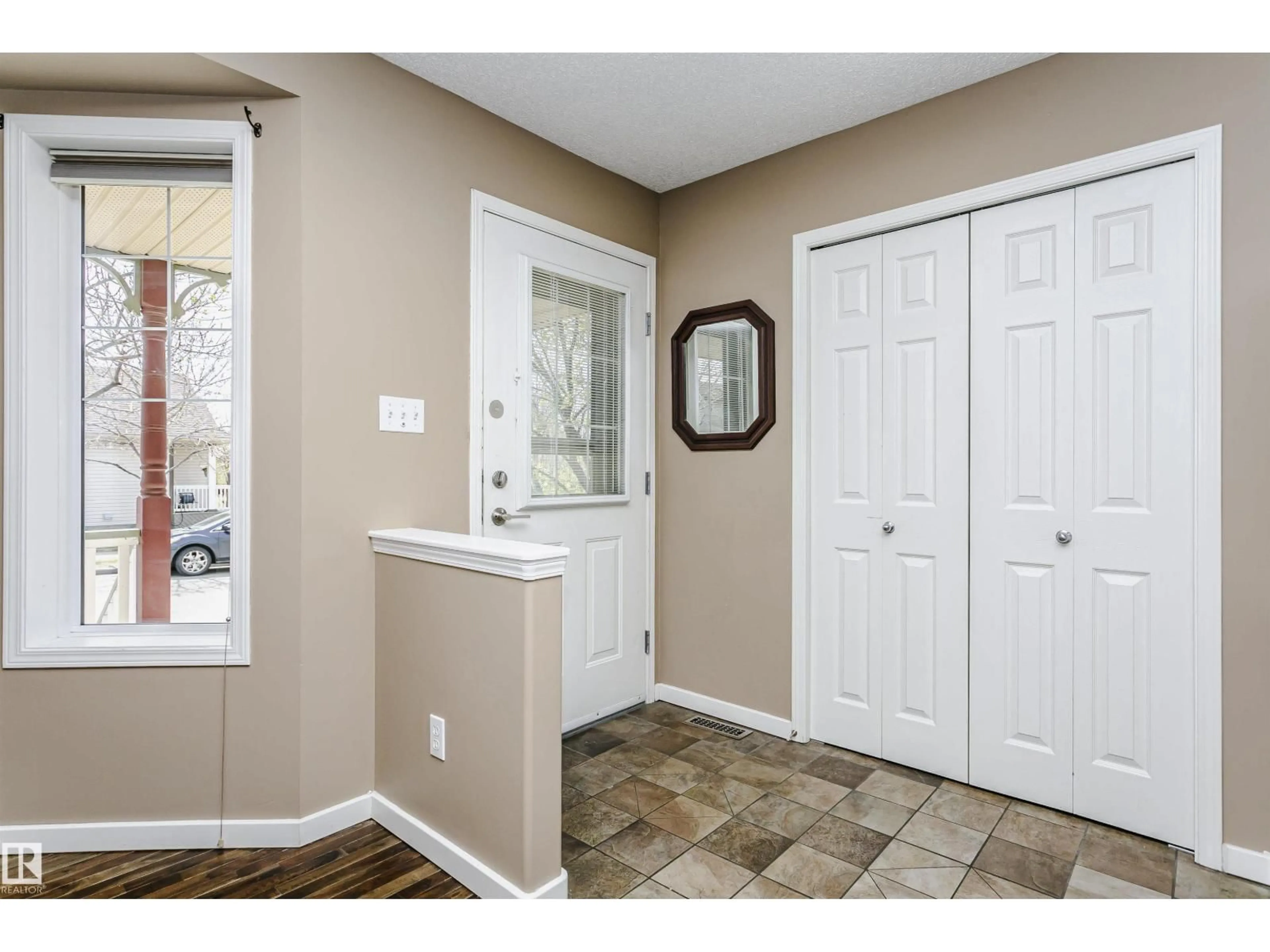 Indoor entryway for 4108 TOMPKINS WY, Edmonton Alberta T6R3B7