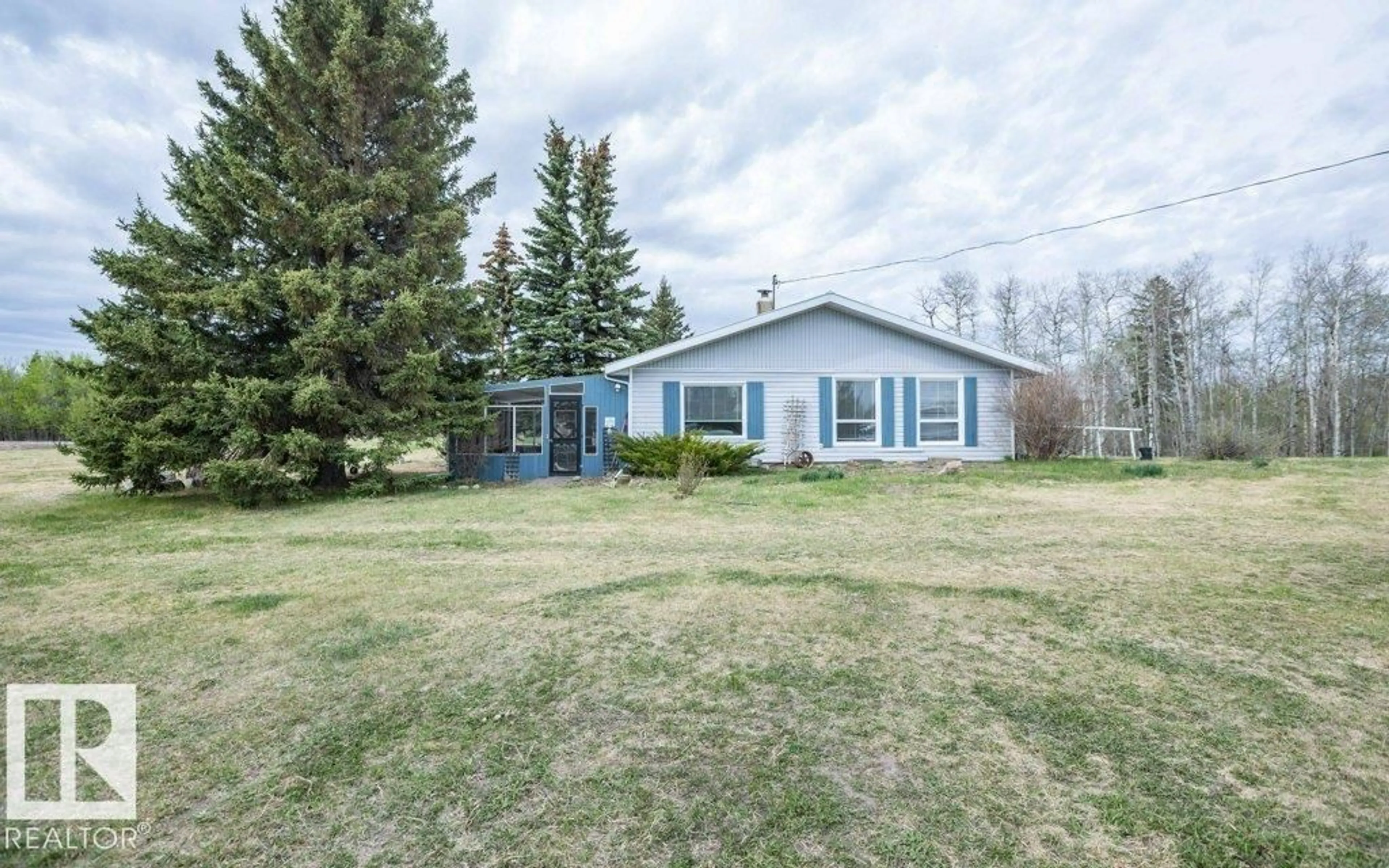 A pic from outside/outdoor area/front of a property/back of a property/a pic from drone, unknown for 58020 RG RD 274, Rural Westlock County Alberta T0G0H0