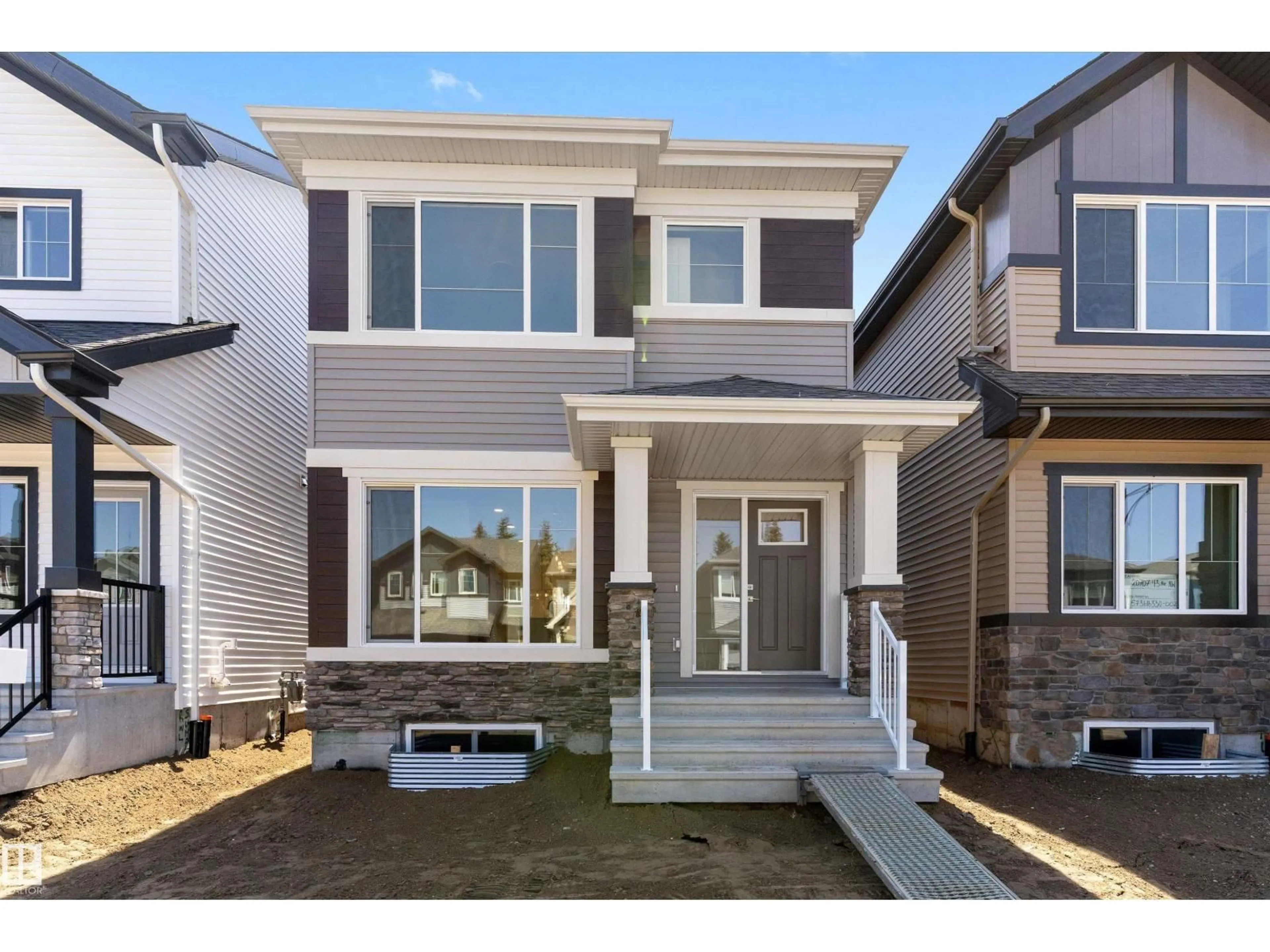 Home with vinyl exterior material, street for 20703 43 AV, Edmonton Alberta T6M3E3