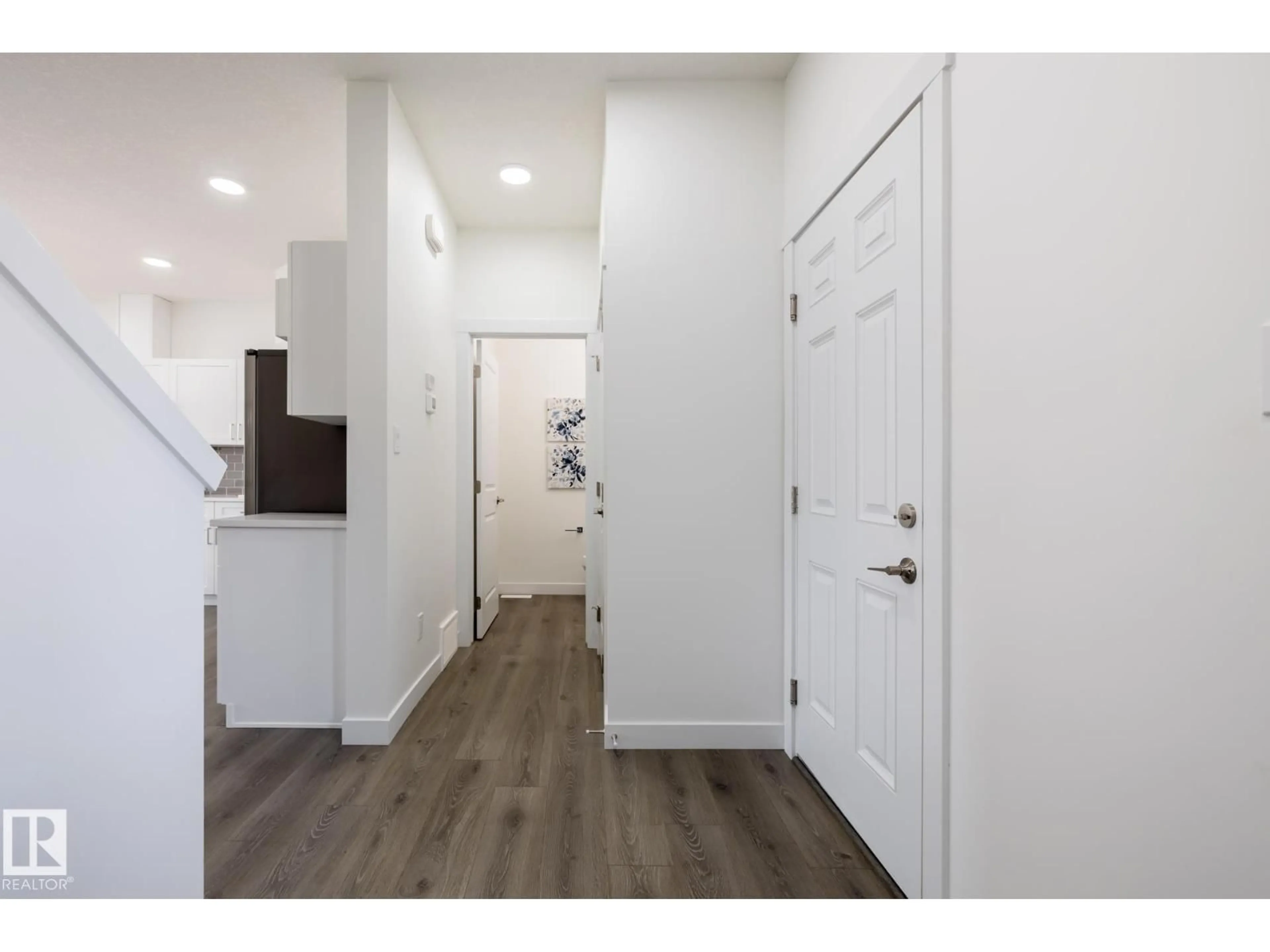 Indoor entryway for 5 WORWYCK CM, Spruce Grove Alberta T7X3G5