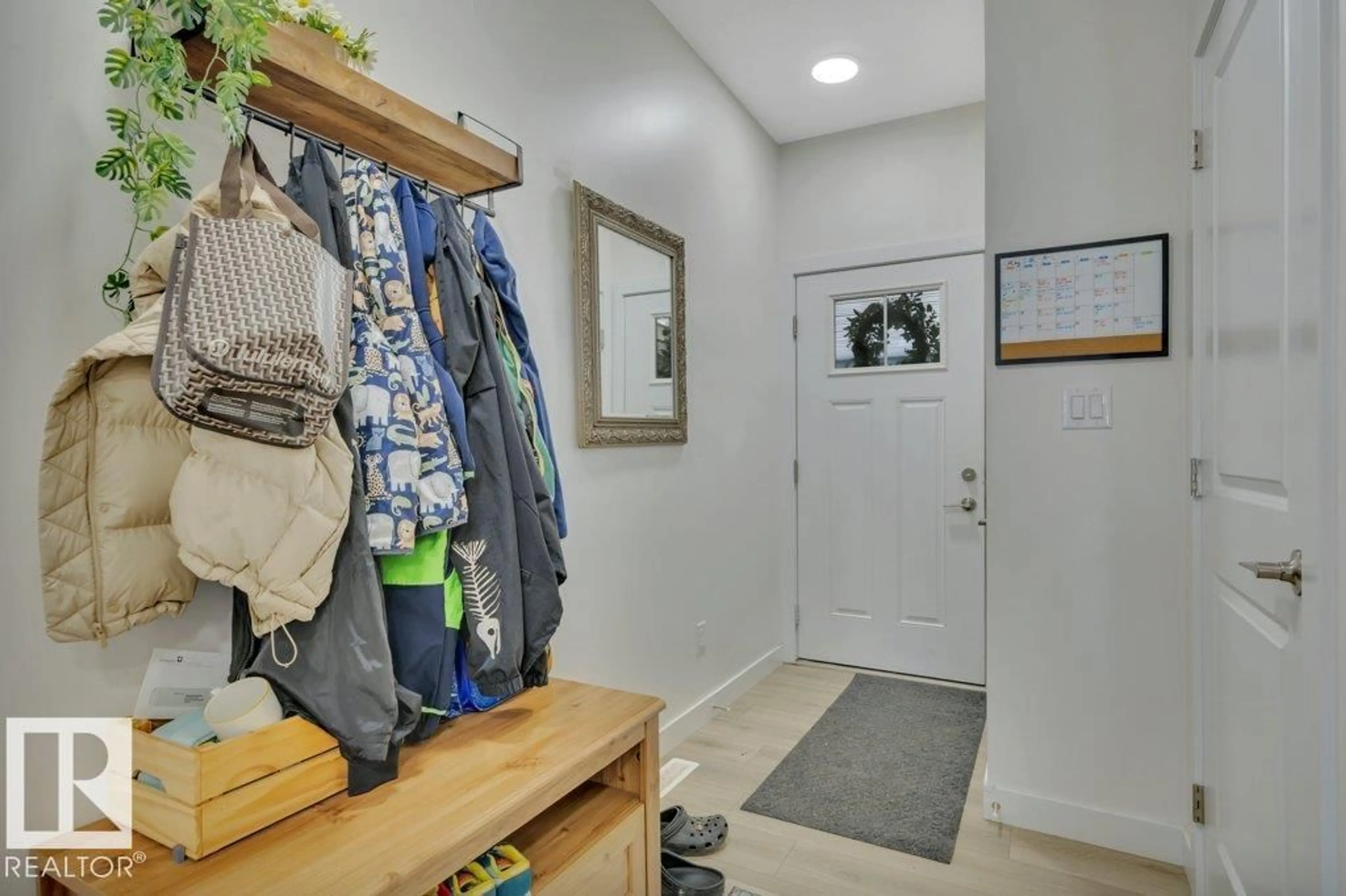 Indoor entryway for 603 - 55 ORCHARDS BV, Edmonton Alberta T6X2W8