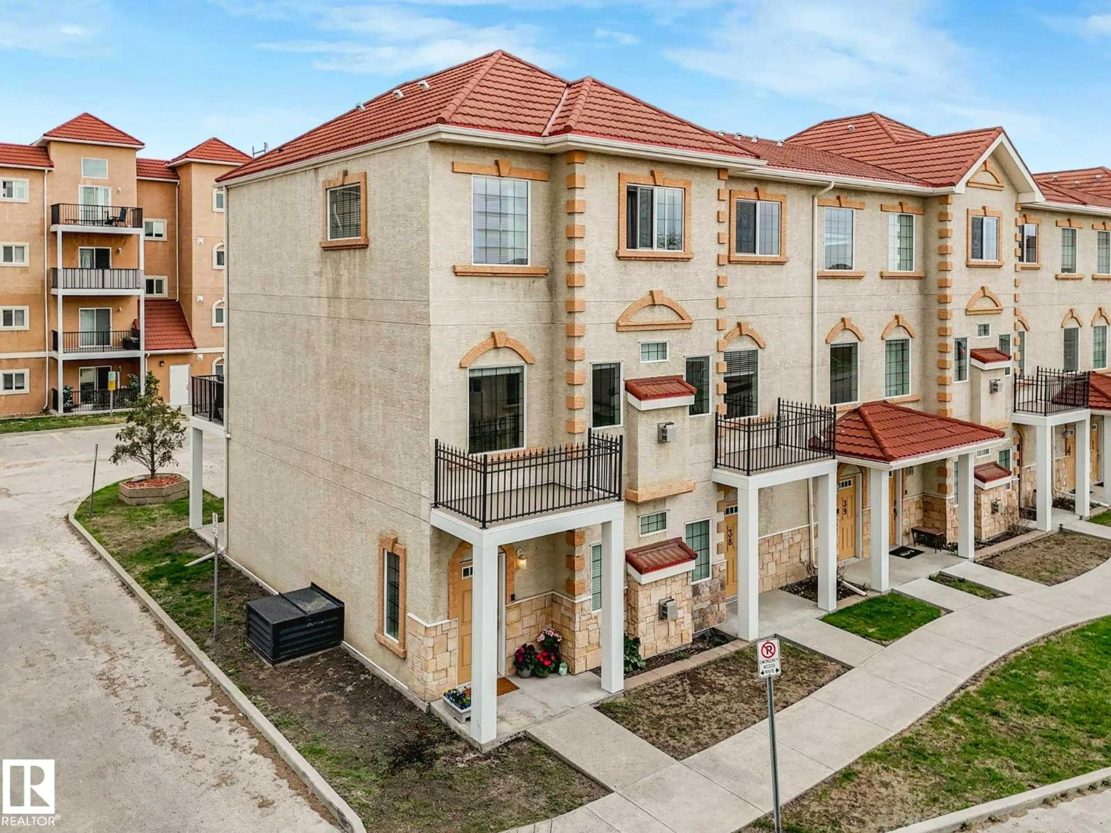 A pic from outside/outdoor area/front of a property/back of a property/a pic from drone, building for #37 - 13825 155 AV, Edmonton Alberta T6V0B8