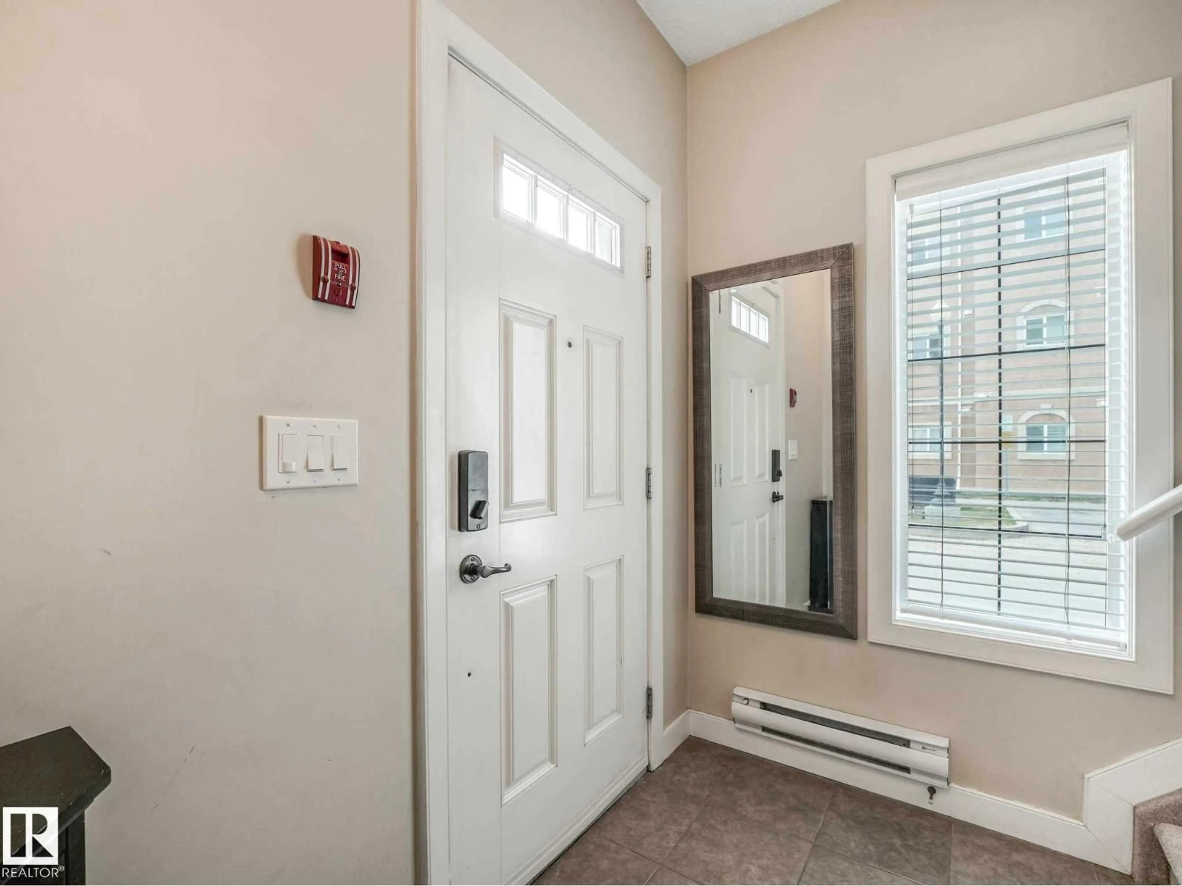 Indoor entryway for #37 - 13825 155 AV, Edmonton Alberta T6V0B8