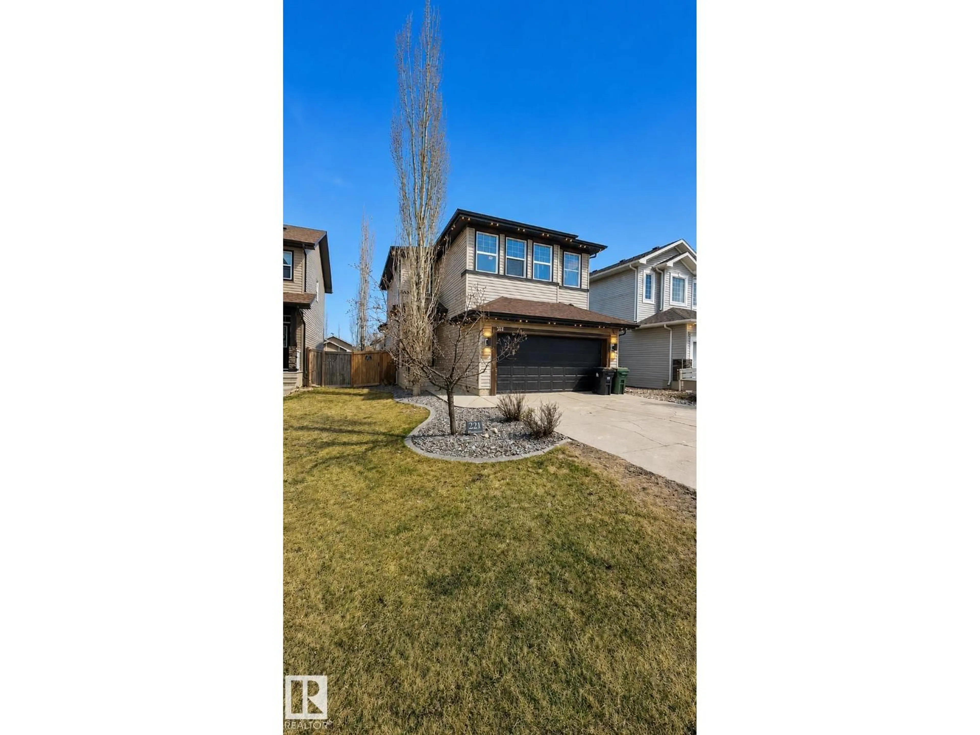 A pic from outside/outdoor area/front of a property/back of a property/a pic from drone, street for 221 HENDERSON LI, Spruce Grove Alberta T7X0C5