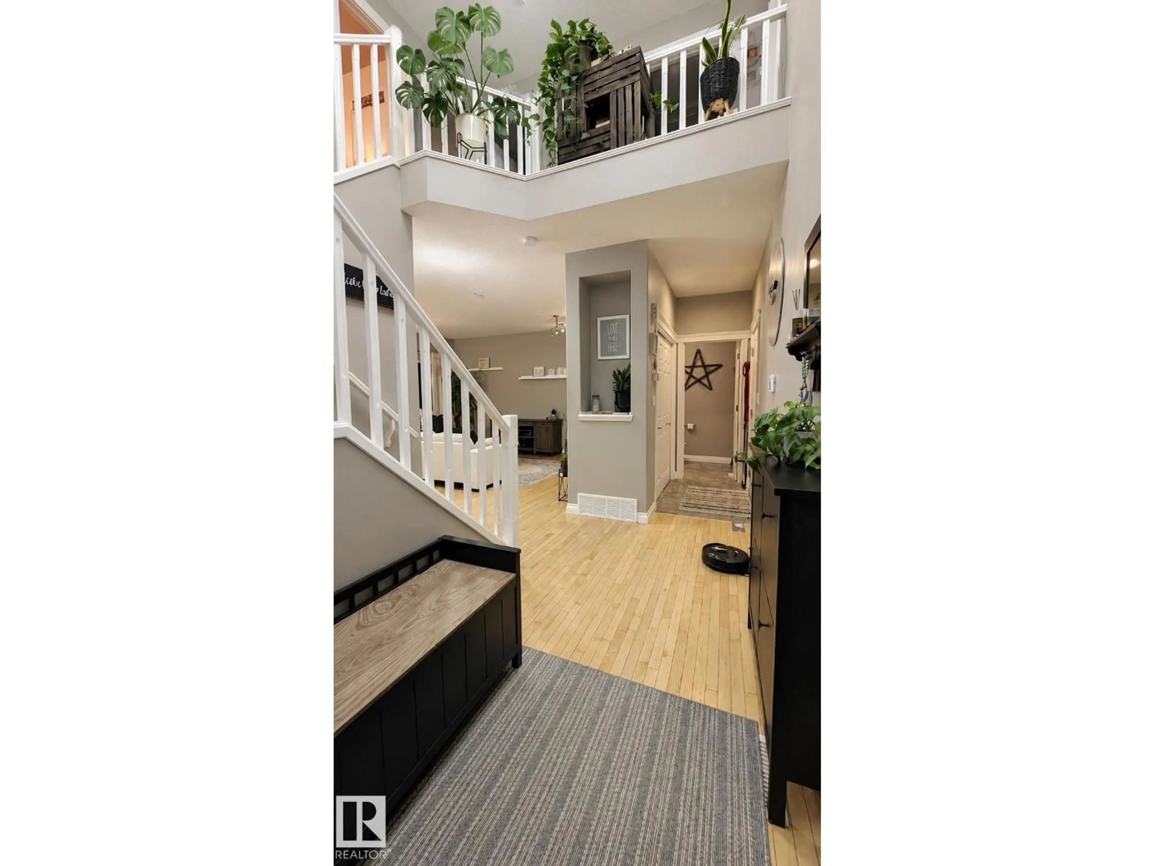 Indoor entryway for 221 HENDERSON LI, Spruce Grove Alberta T7X0C5