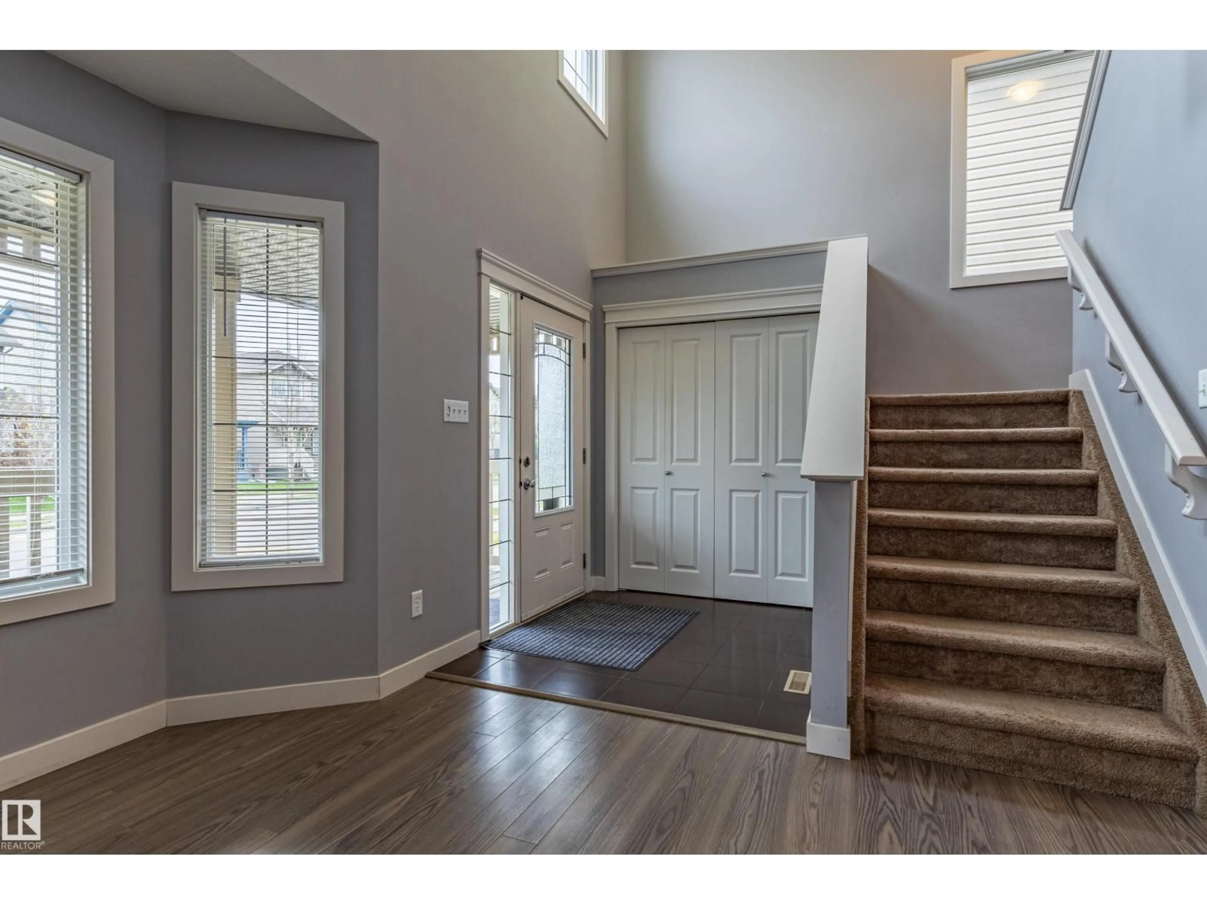 Indoor entryway for SW - 17715 6 AV, Edmonton Alberta T6W2G6