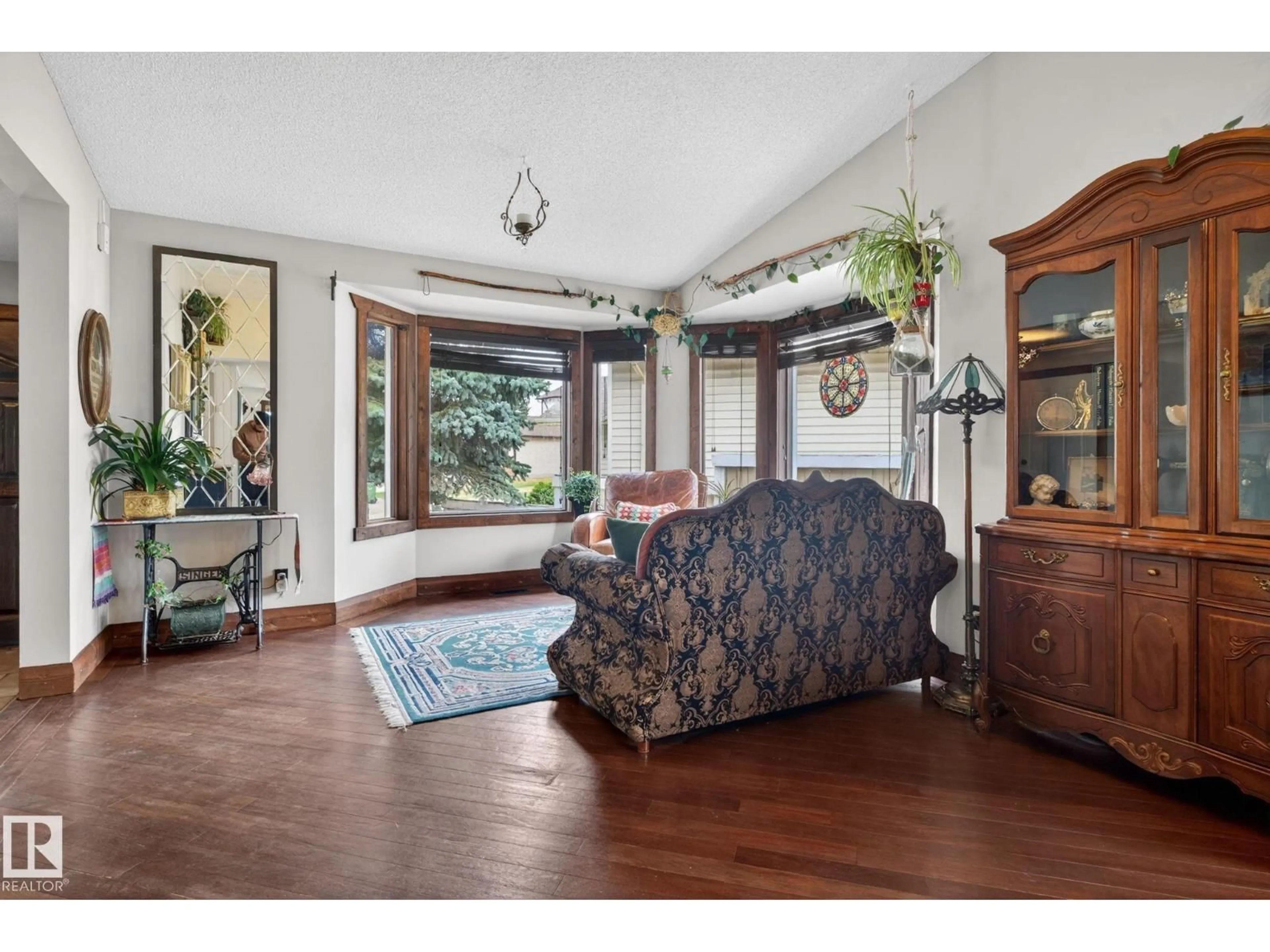 Unknown for NW - 3332 44B AV, Edmonton Alberta T6T1E8