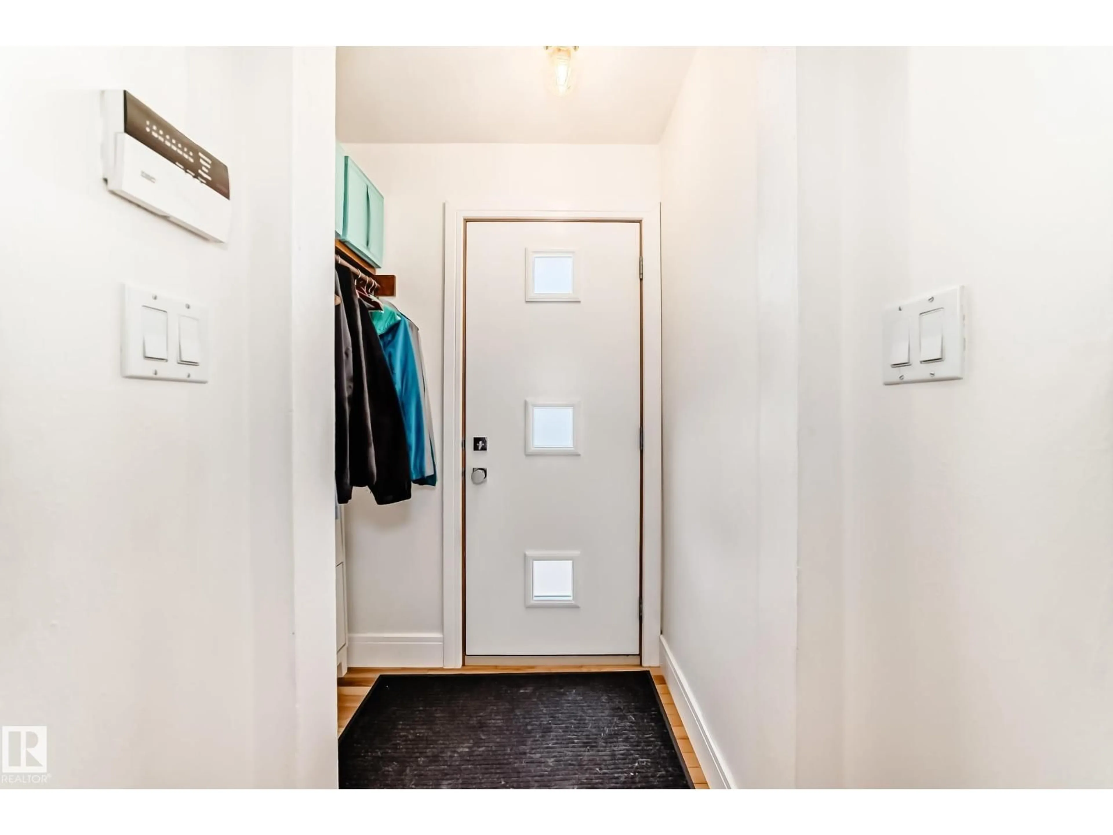 Indoor entryway for NW - 11243 127 ST, Edmonton Alberta T5M0T7