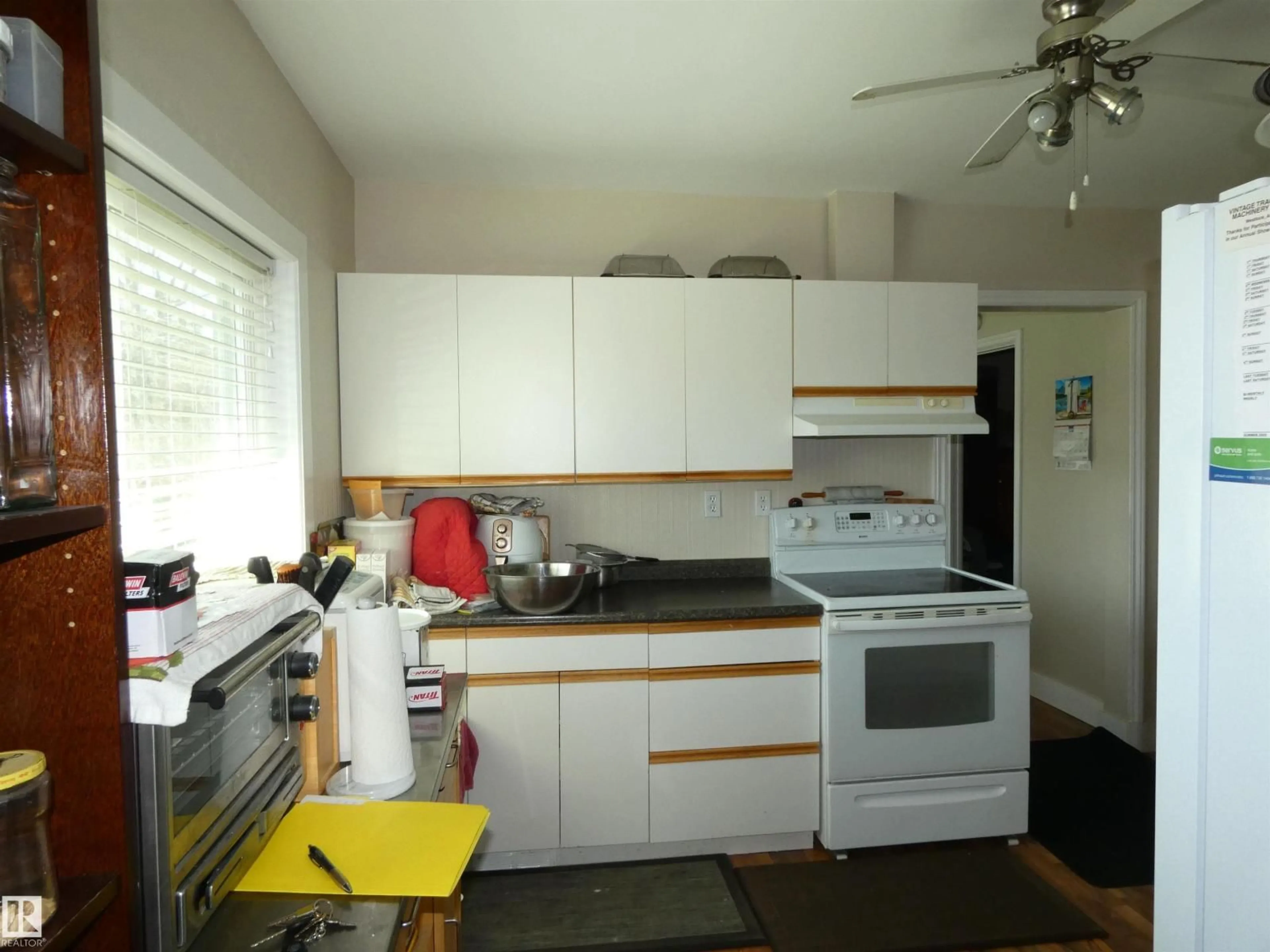 Standard kitchen, unknown for 5015 50 ST, Pibroch Alberta T7P2P5