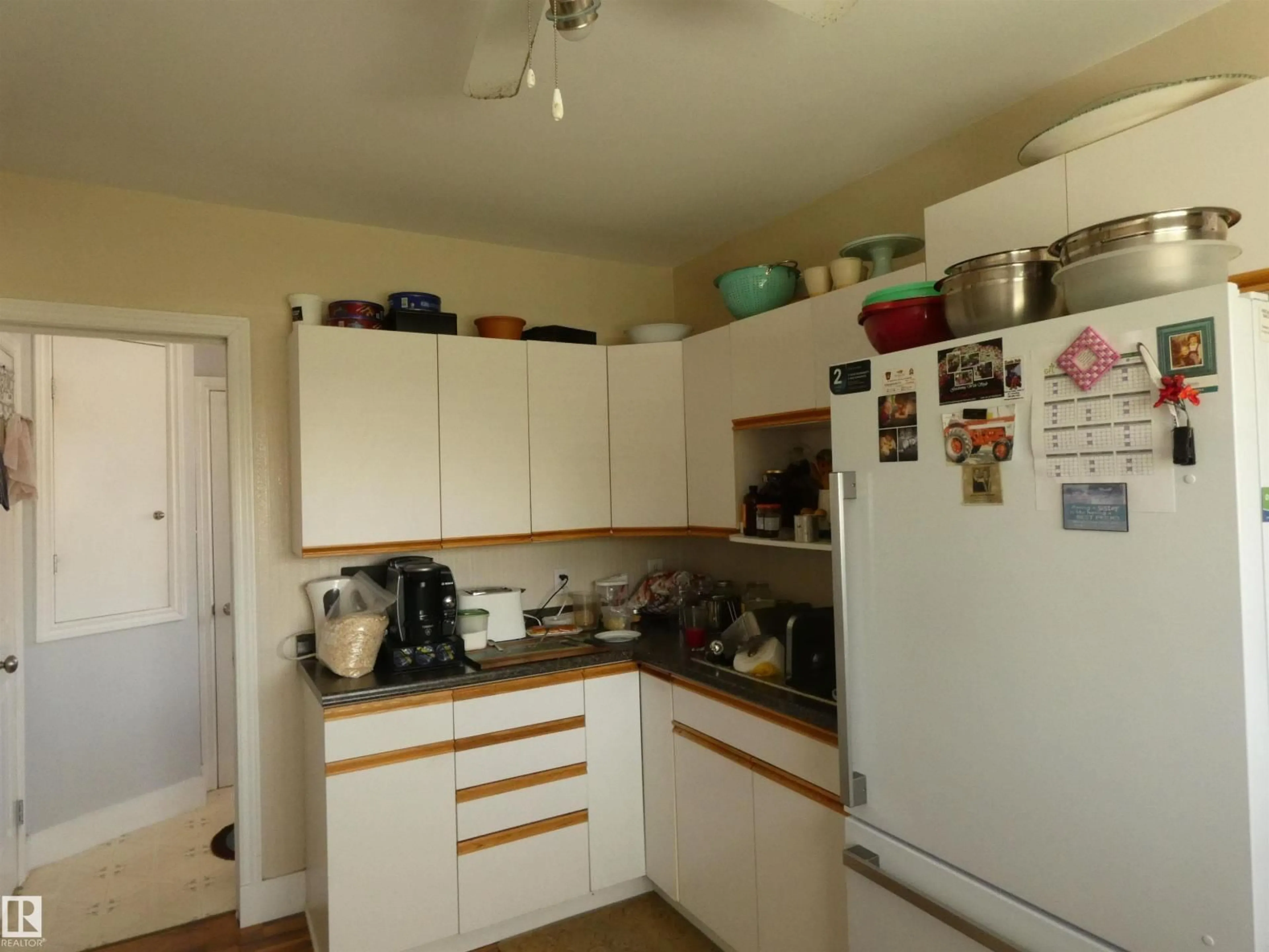 Standard kitchen, unknown for 5015 50 ST, Pibroch Alberta T7P2P5