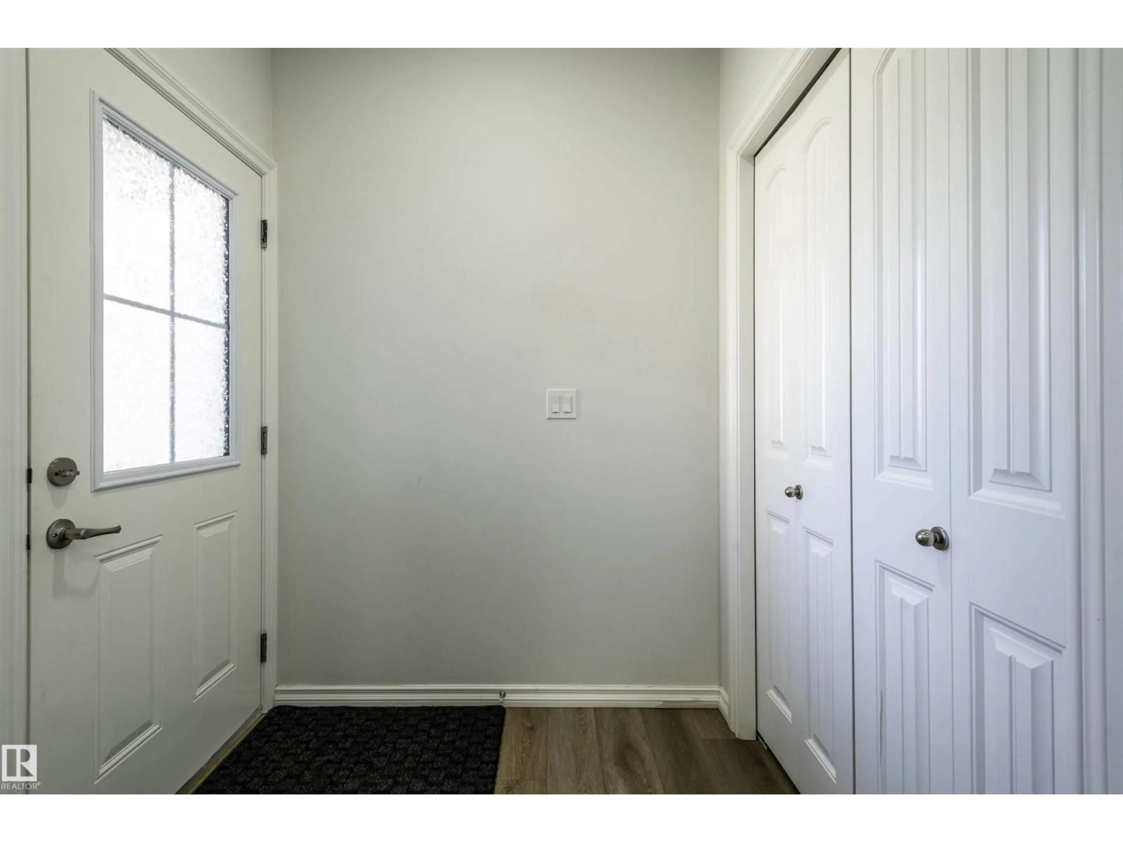 Indoor entryway for 11979 34 AV, Edmonton Alberta T6W4Y2