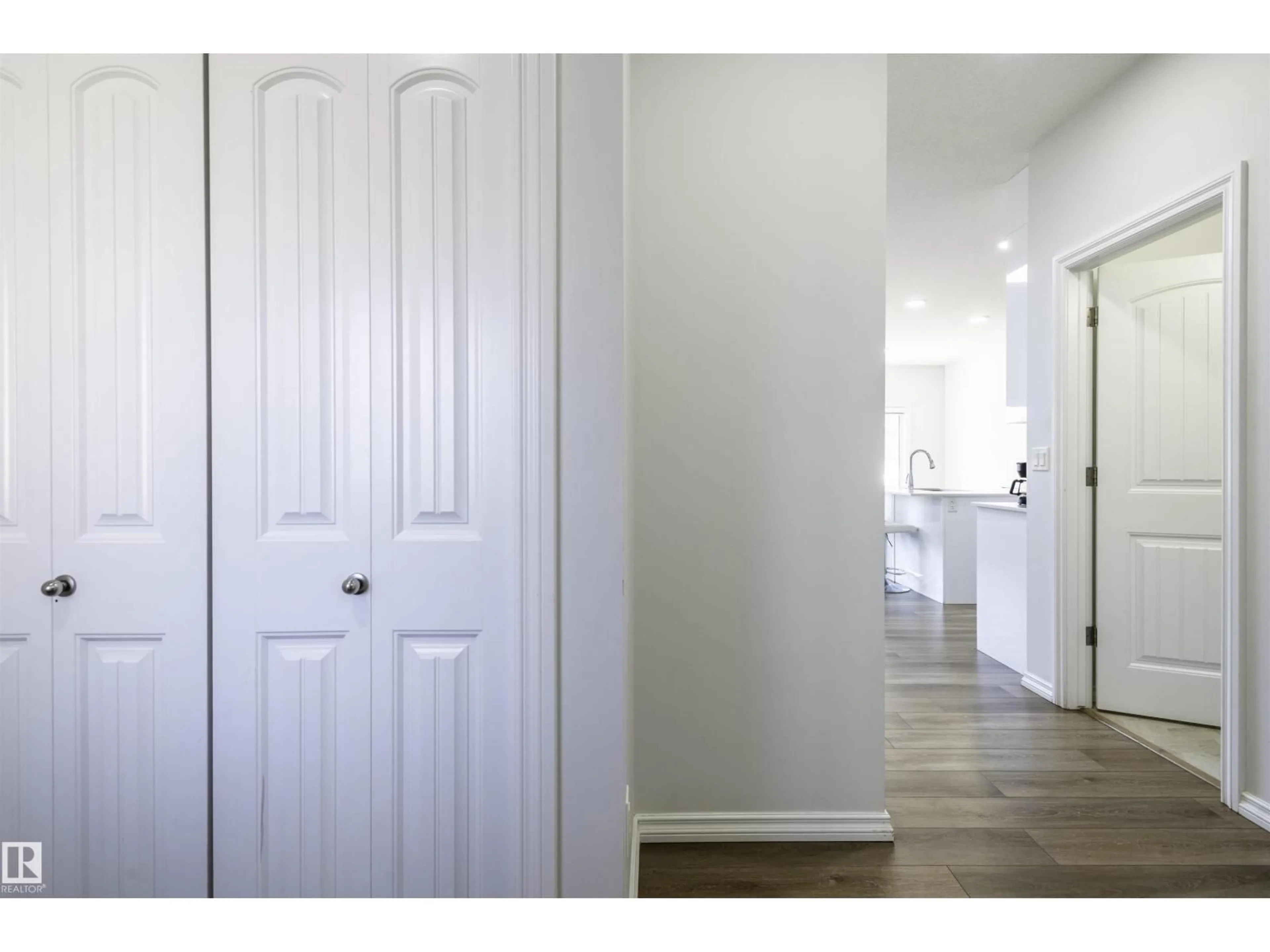 Indoor entryway for 11979 34 AV, Edmonton Alberta T6W4Y2