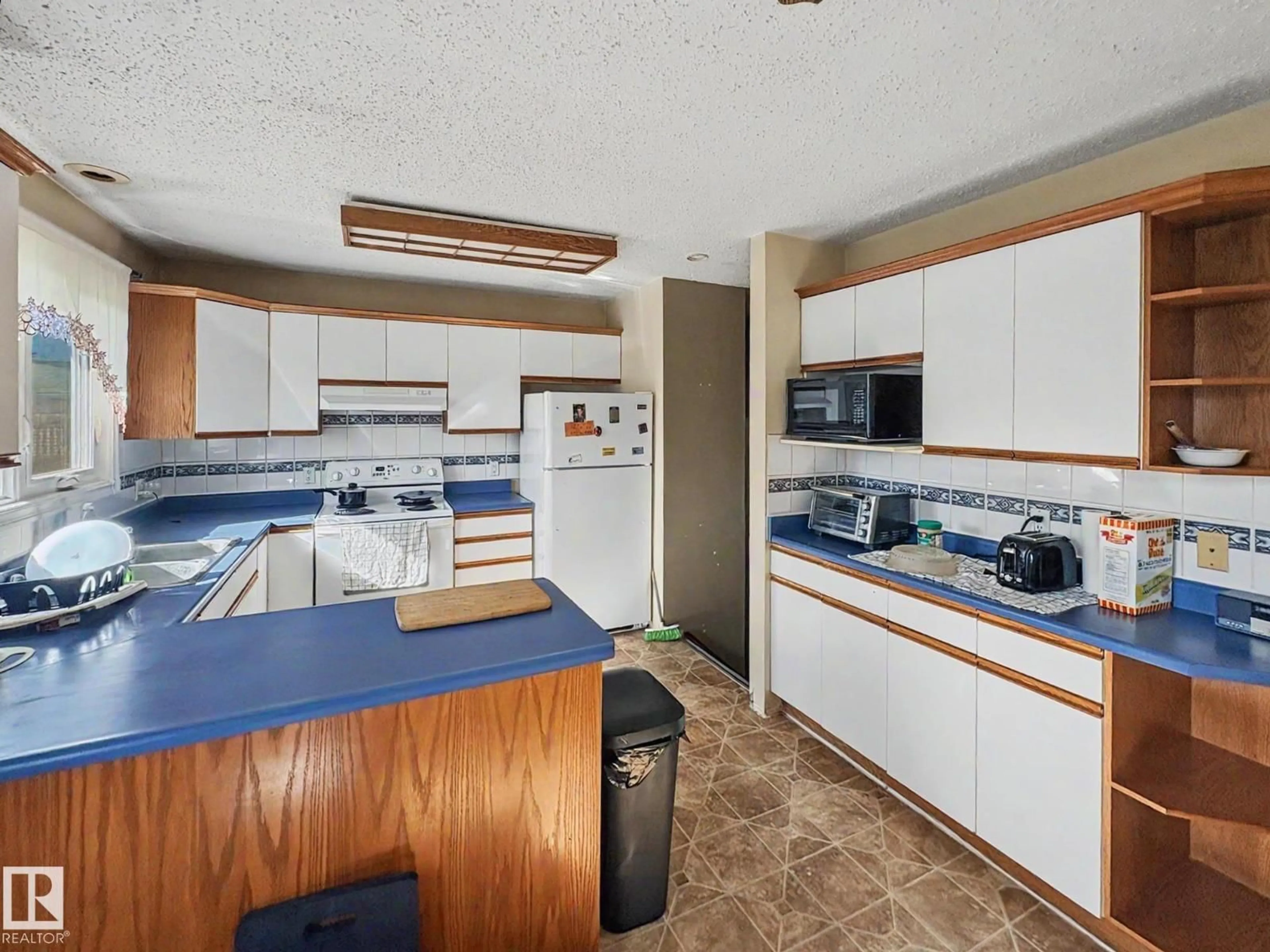 Standard kitchen, unknown for 4108 47 ST, Bonnyville Town Alberta T9N1P7