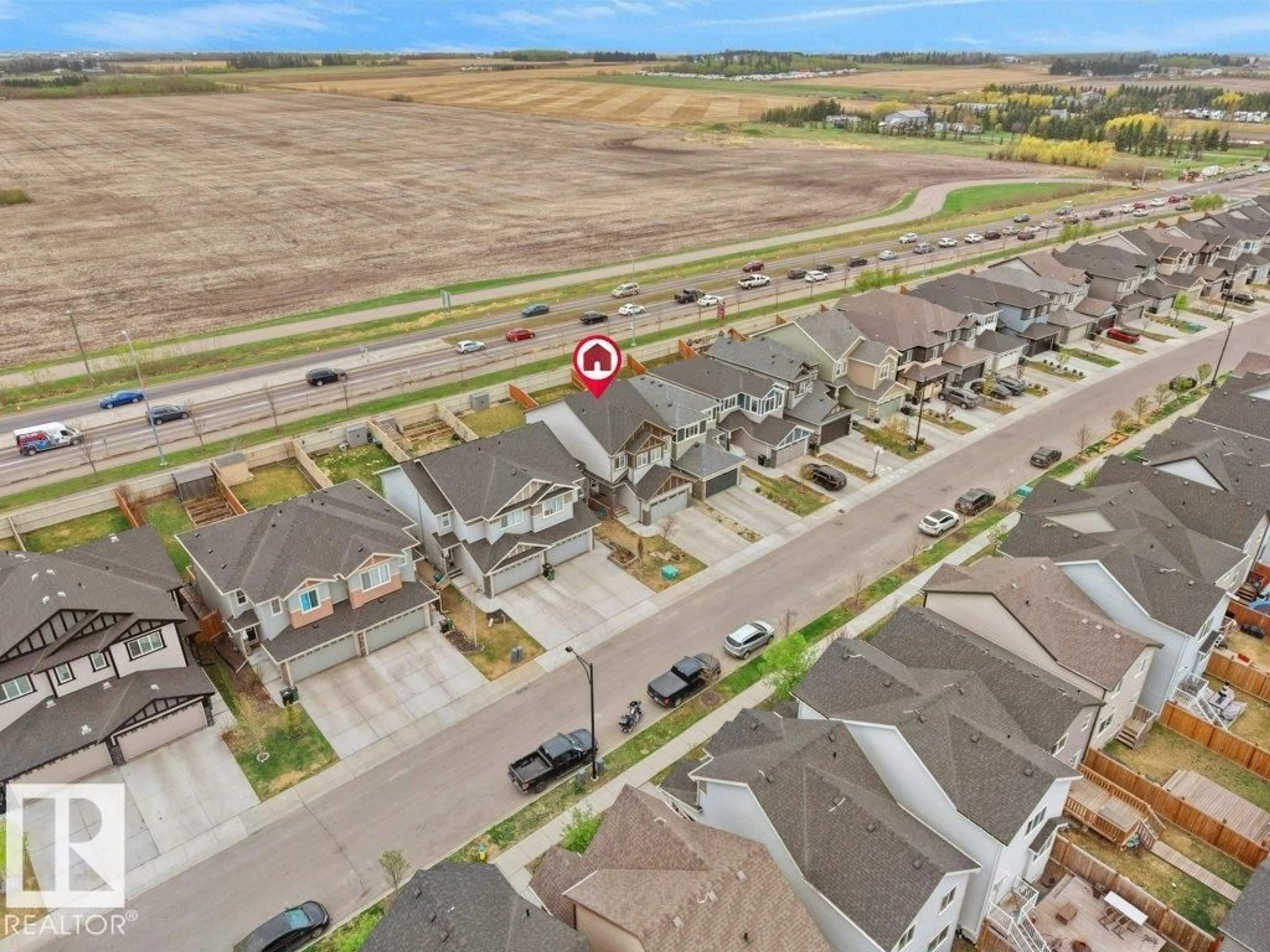 A pic from outside/outdoor area/front of a property/back of a property/a pic from drone, street for 5055 ANDISON CL, Edmonton Alberta T6W3T4