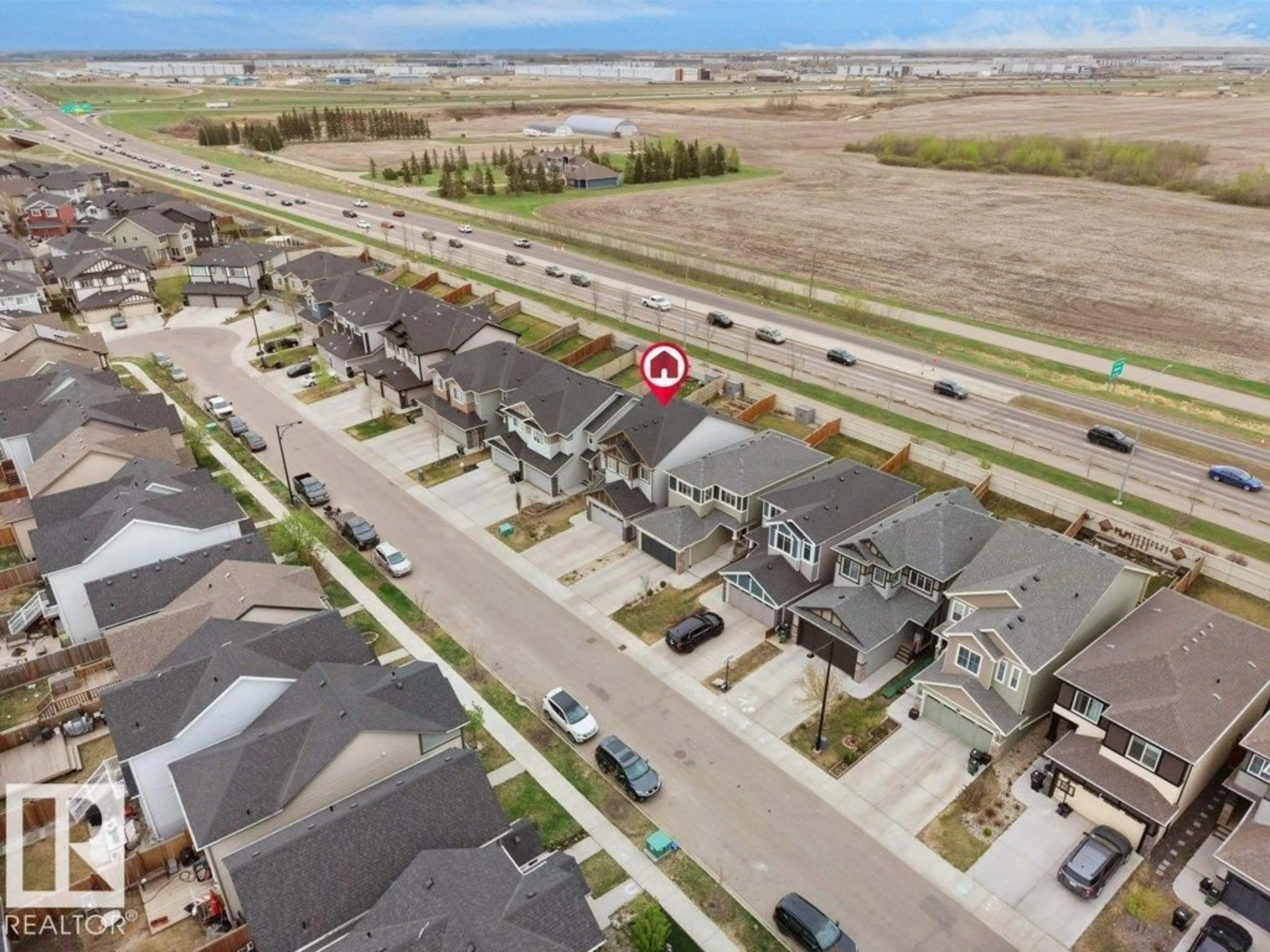 A pic from outside/outdoor area/front of a property/back of a property/a pic from drone, street for 5055 ANDISON CL, Edmonton Alberta T6W3T4
