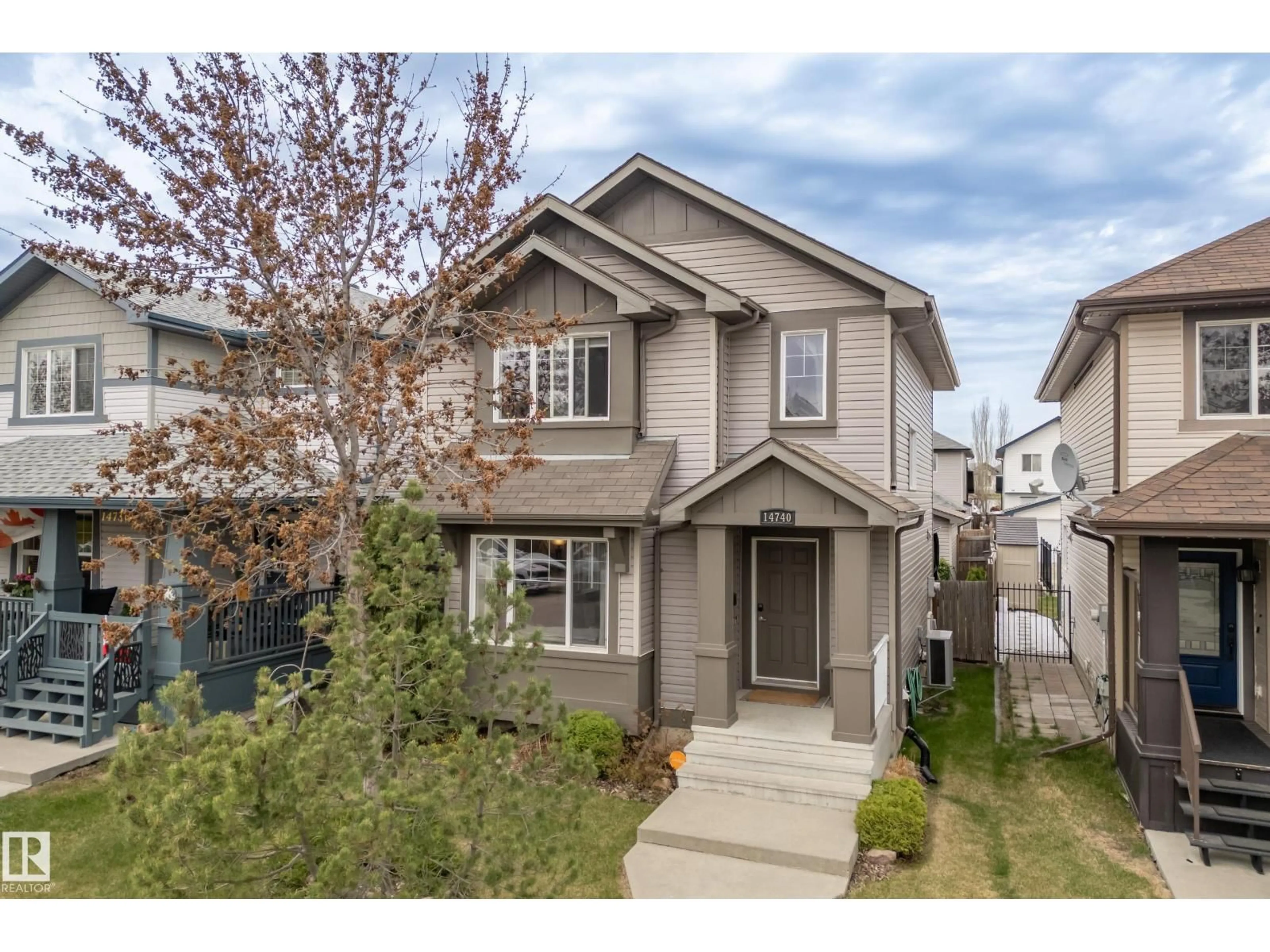 Home with vinyl exterior material, street for NW - 14740 140 ST, Edmonton Alberta T6V0A9