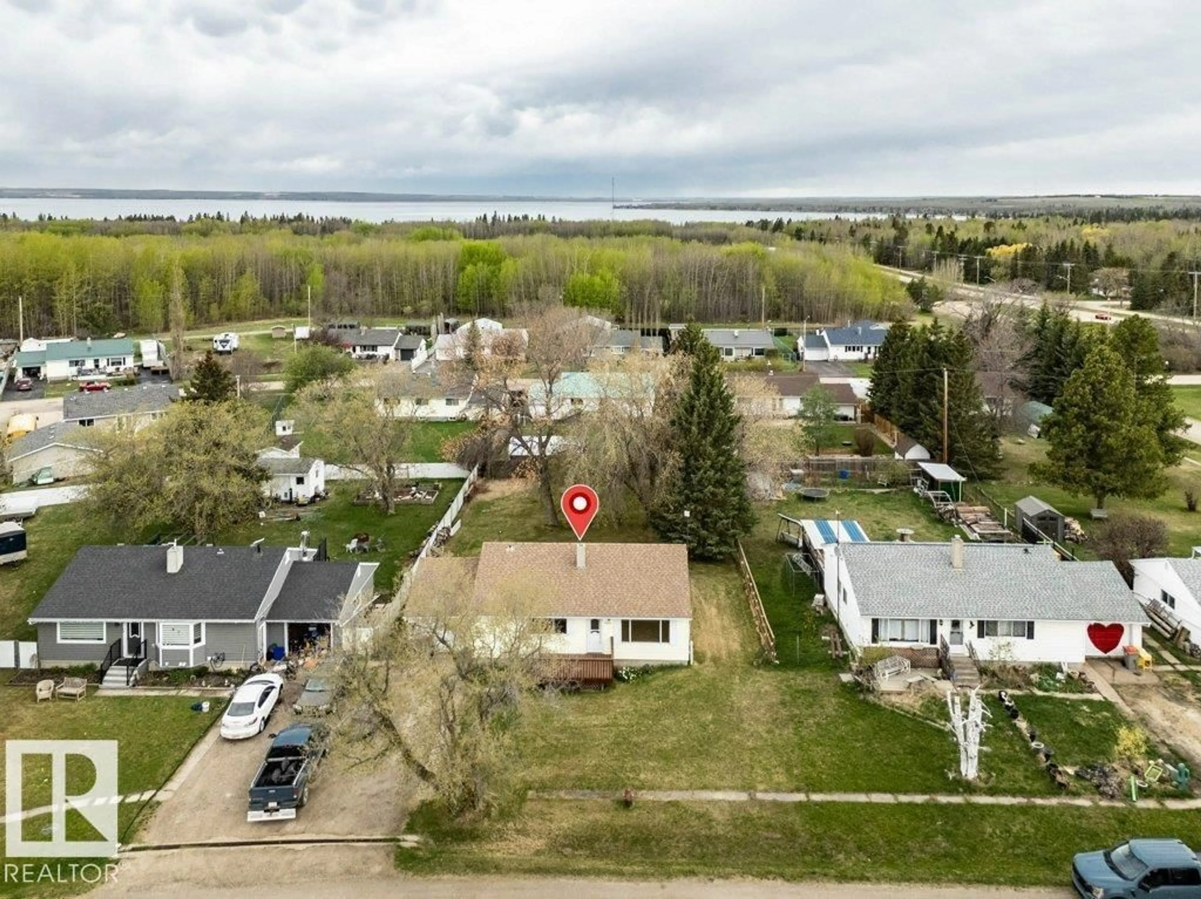 A pic from outside/outdoor area/front of a property/back of a property/a pic from drone, street for 4809 32 ST, Rural Wetaskiwin County Alberta T0C2C0