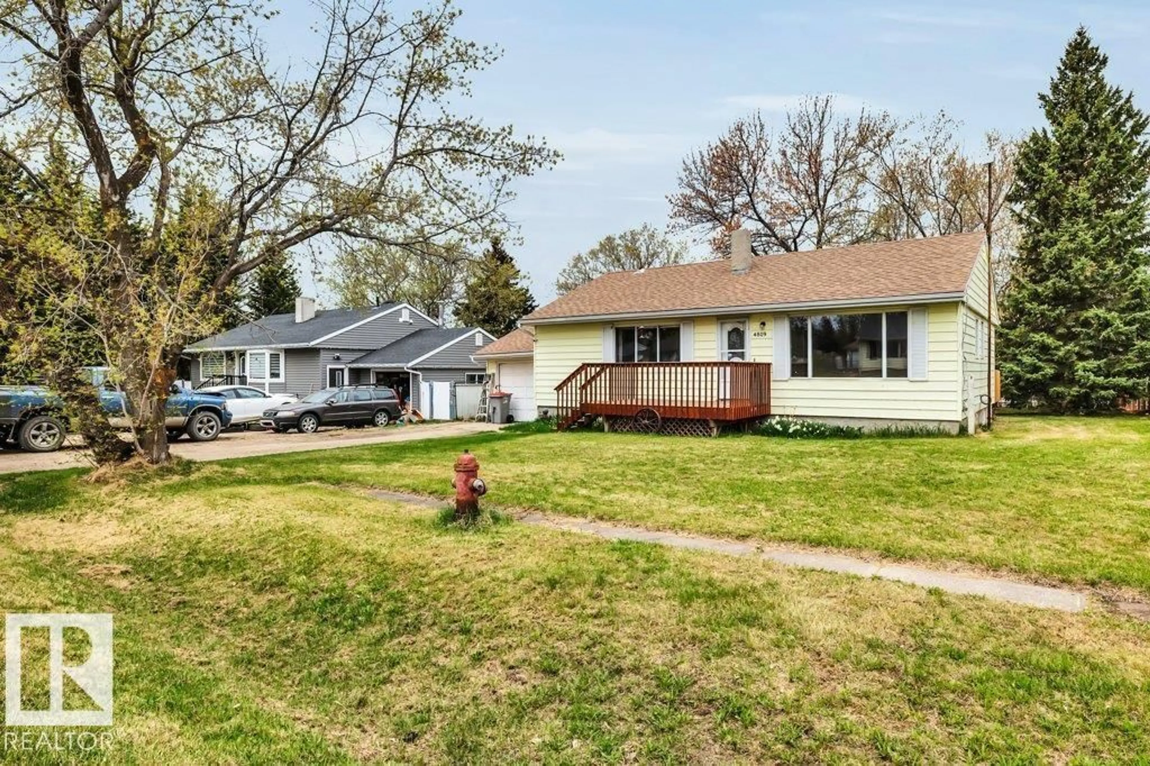 A pic from outside/outdoor area/front of a property/back of a property/a pic from drone, street for 4809 32 ST, Rural Wetaskiwin County Alberta T0C2C0