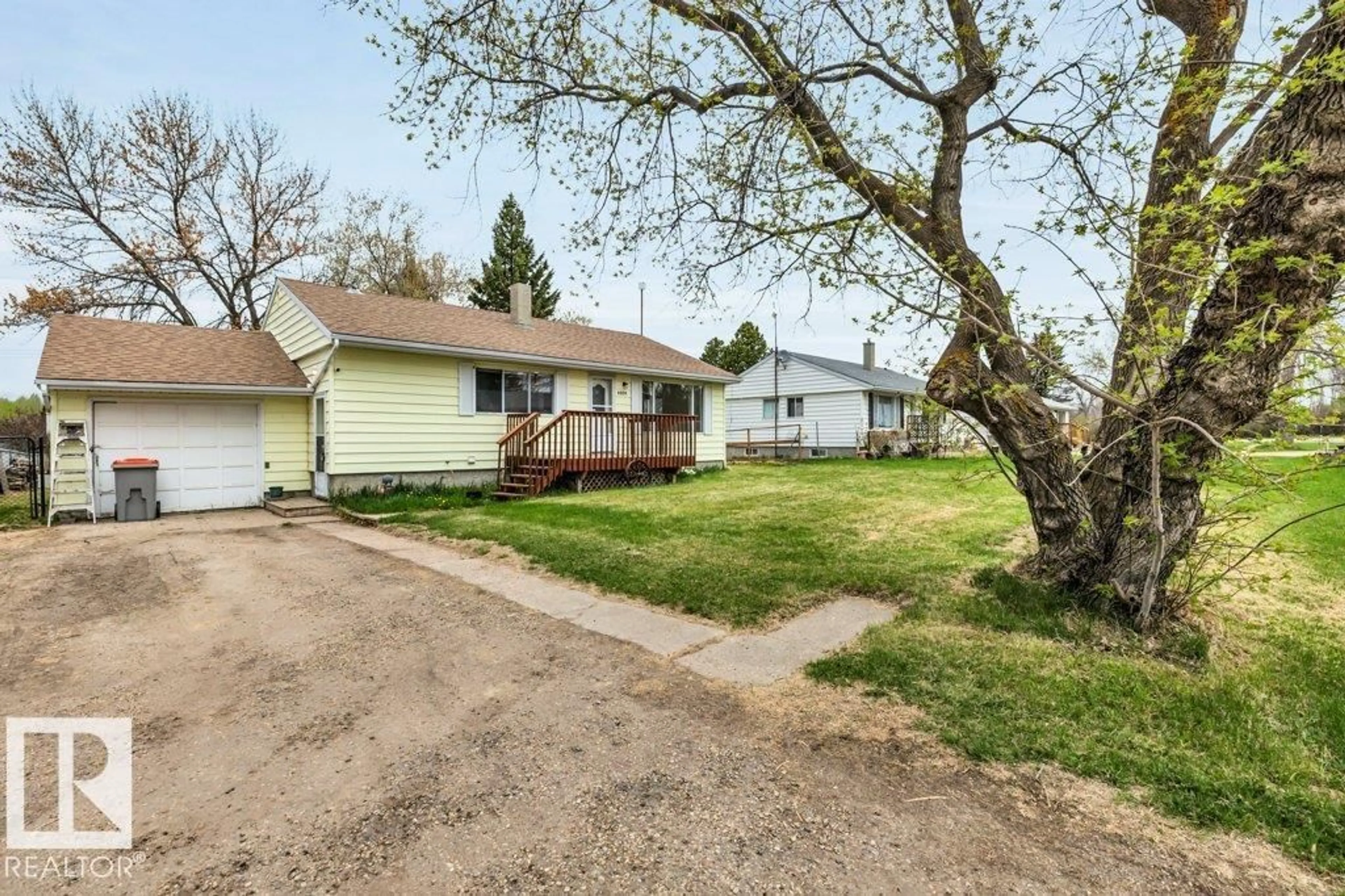 A pic from outside/outdoor area/front of a property/back of a property/a pic from drone, street for 4809 32 ST, Rural Wetaskiwin County Alberta T0C2C0