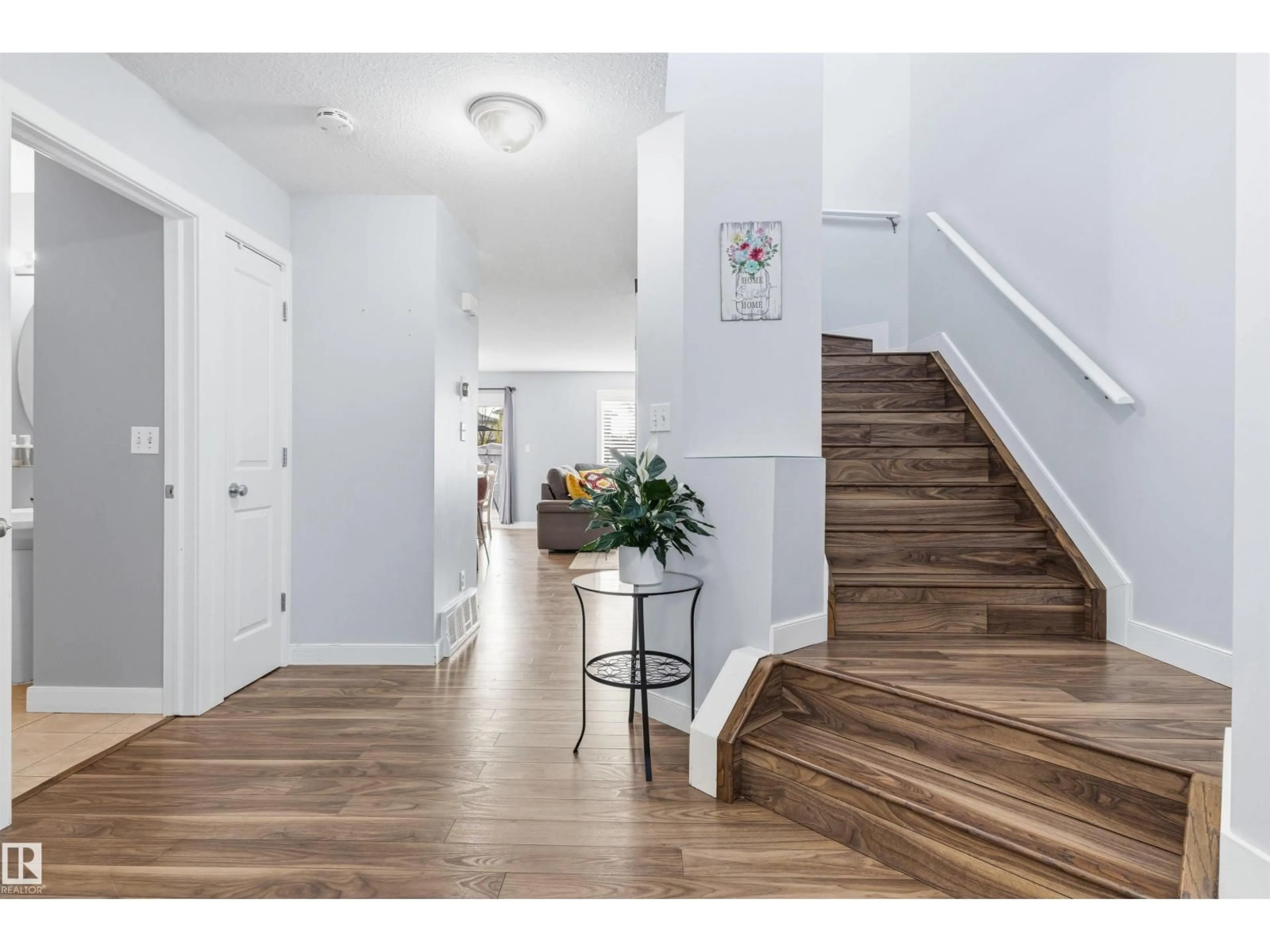 Indoor entryway for NW - 15315 137A ST, Edmonton Alberta T6N1N5