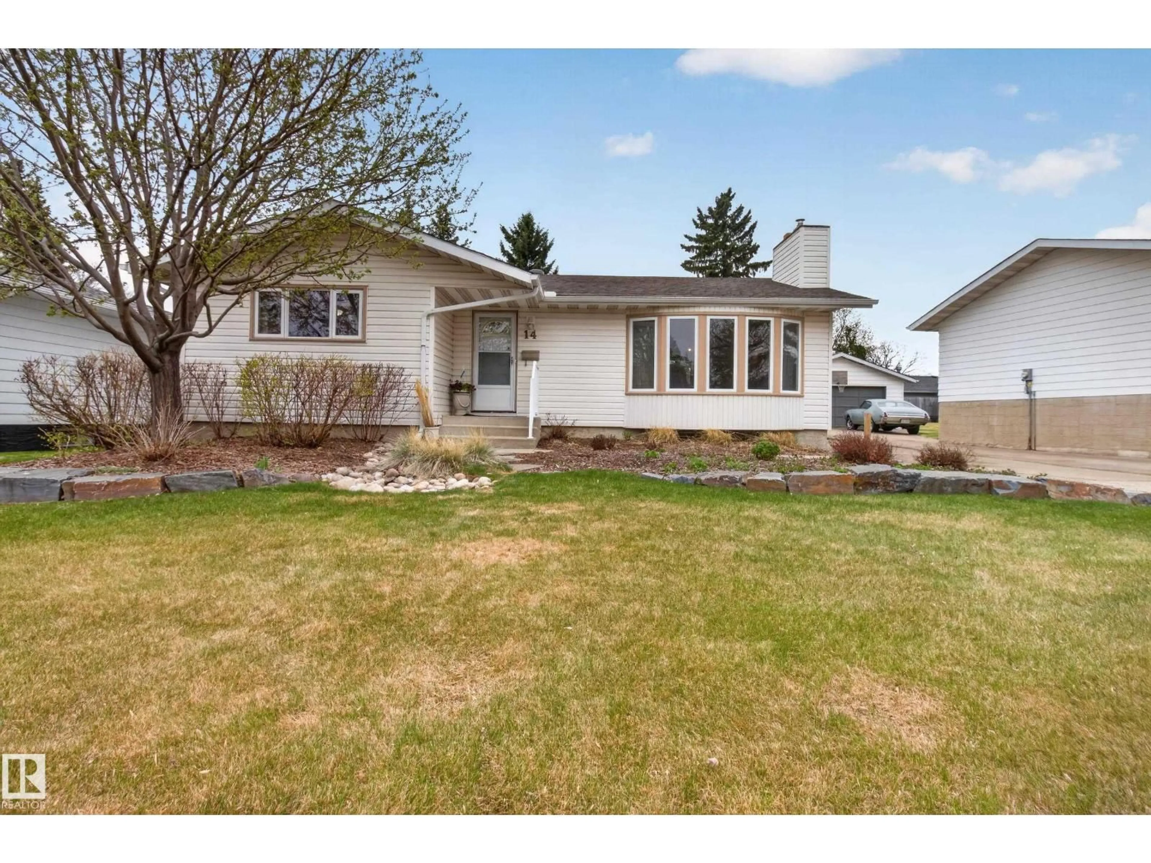 Home with vinyl exterior material, street for 14 GILLINGHAM CR, Sherwood Park Alberta T8A2X6