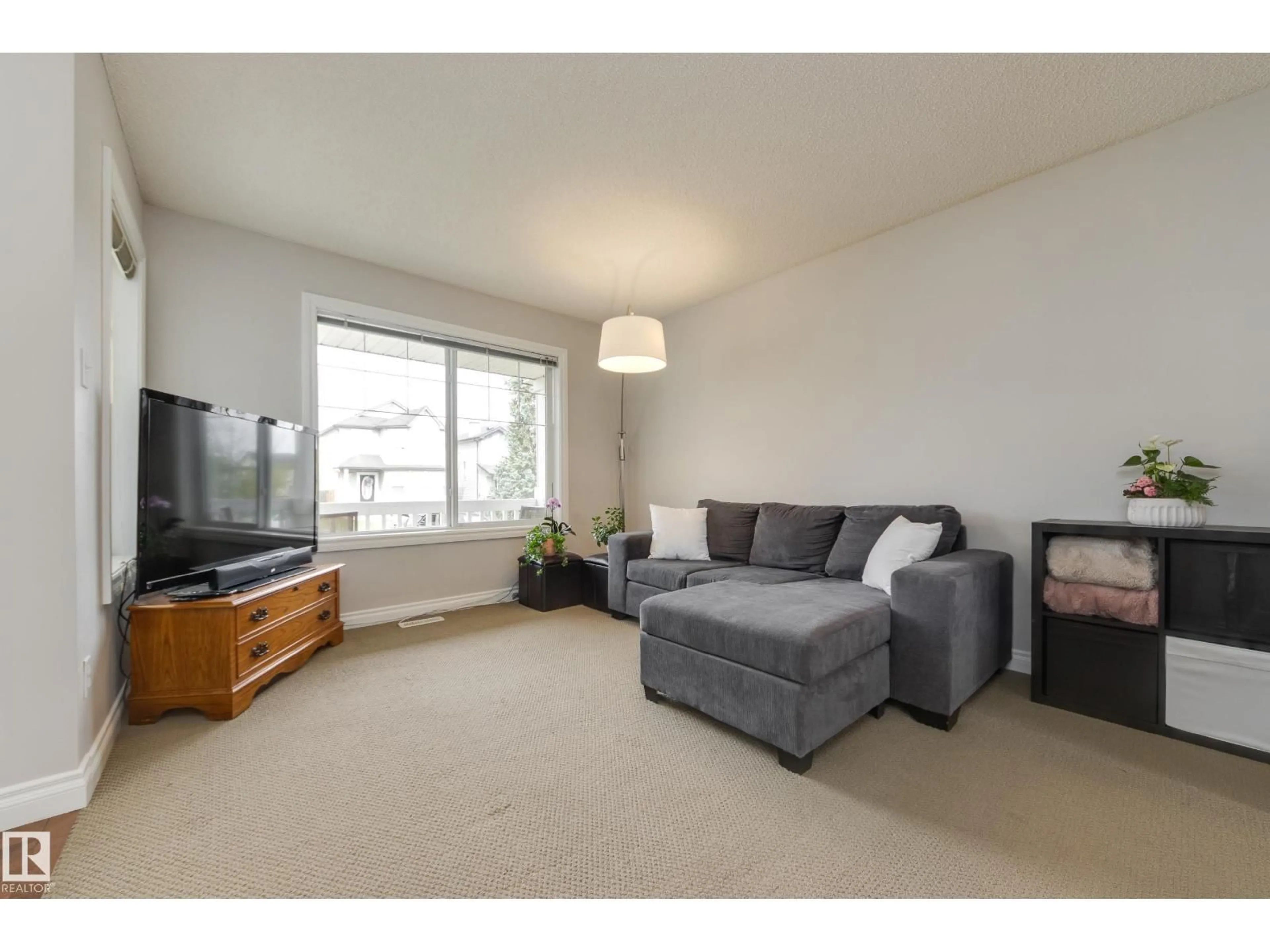 Living room with furniture, unknown for 91 SUMMERFIELD PT, Sherwood Park Alberta T8H2P6