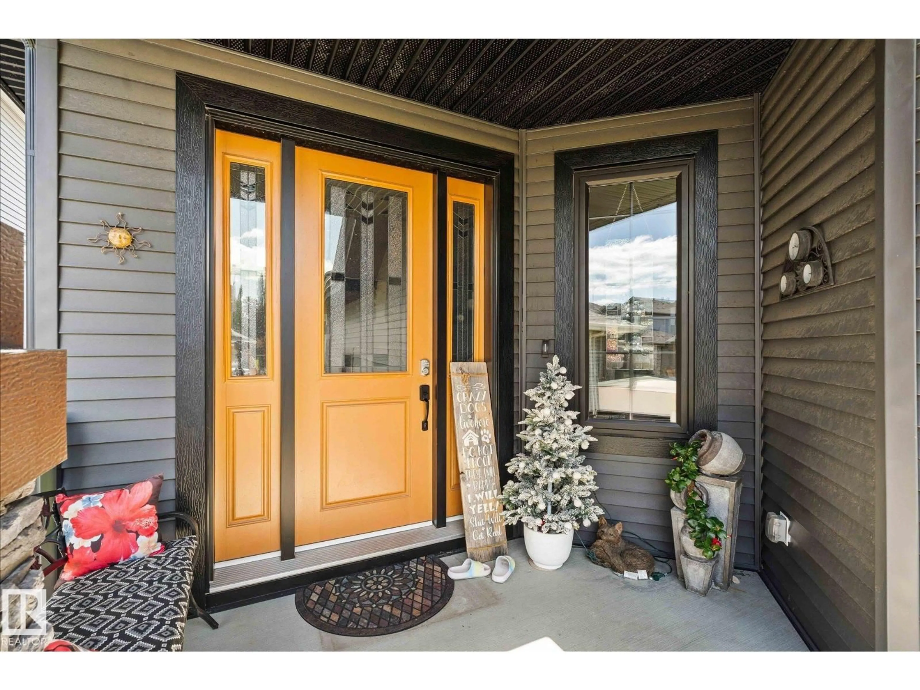 Indoor entryway for 15 LILAC BA, Spruce Grove Alberta T7X0V7