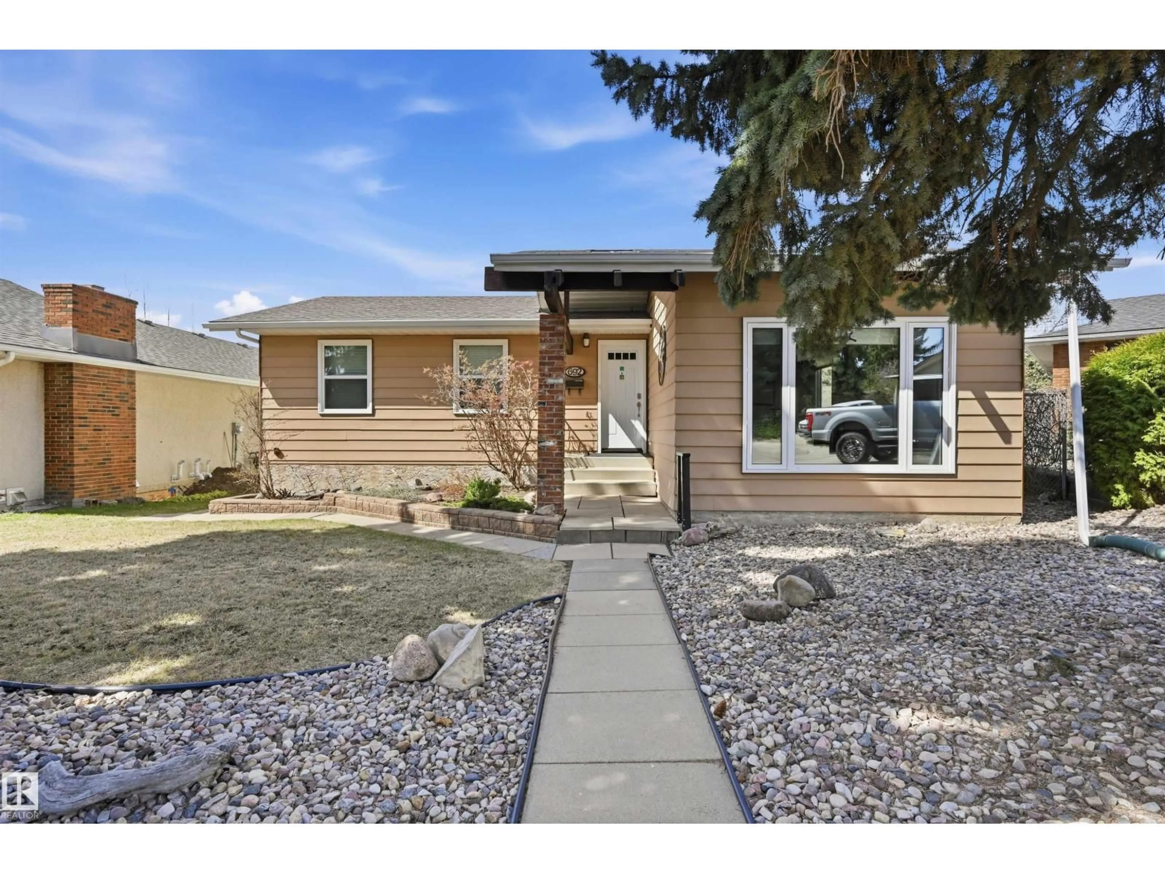 Unknown for 692 LEE RIDGE RD, Edmonton Alberta T6K0P2