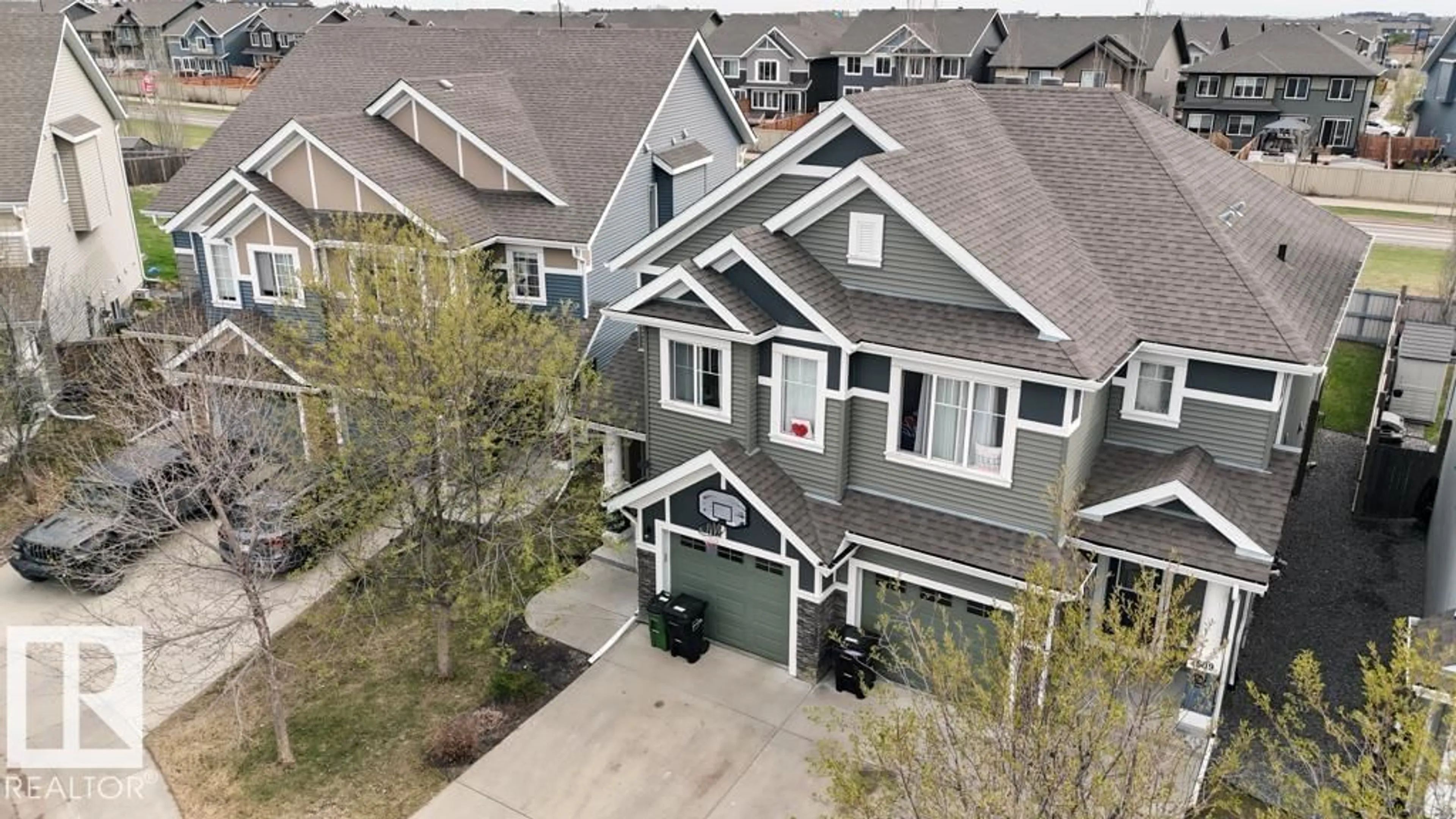 Unknown for 7607 24 AV, Edmonton Alberta T6X1S6