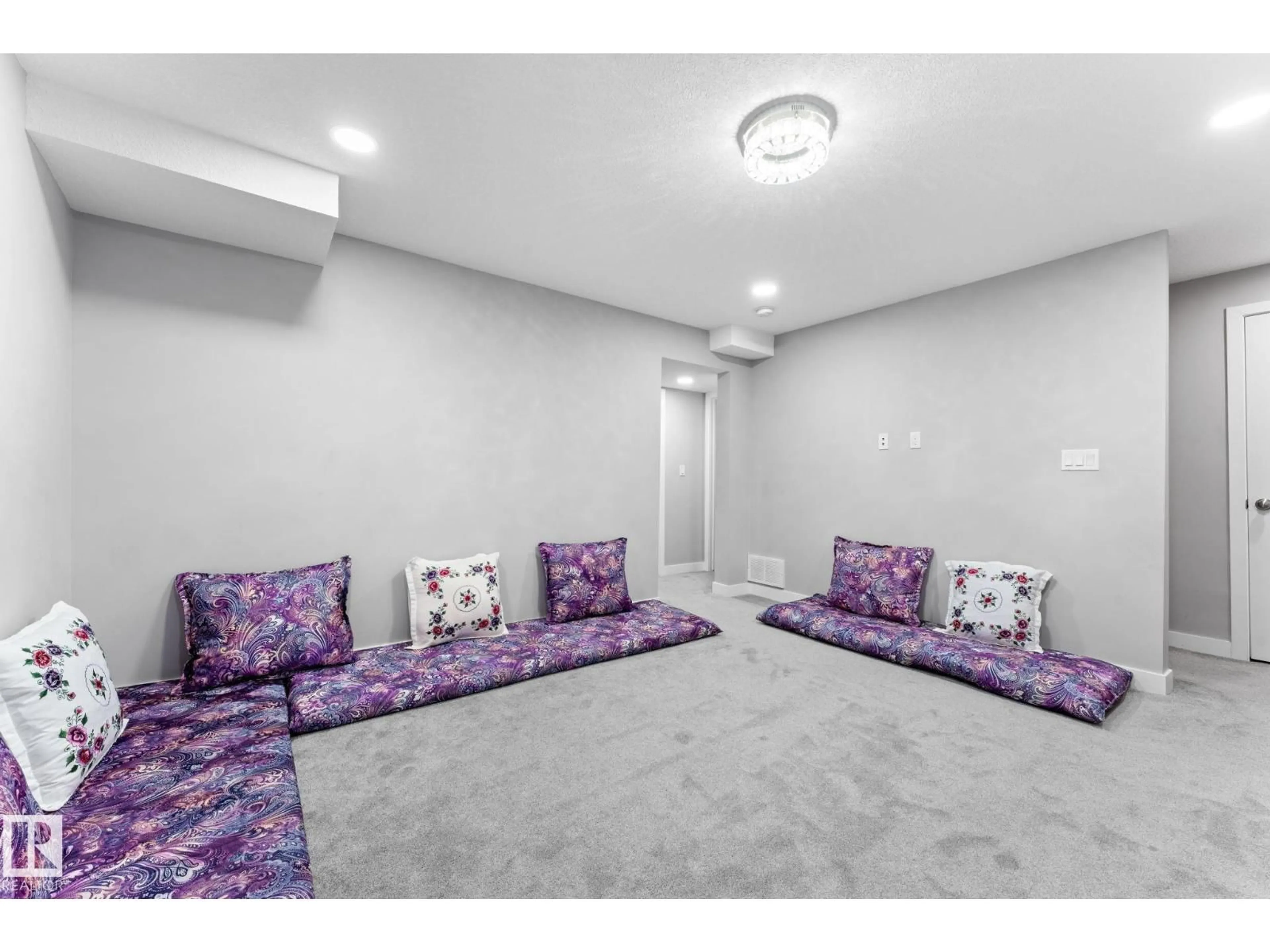 Unknown for 2124 35A AV, Edmonton Alberta T6T1W3