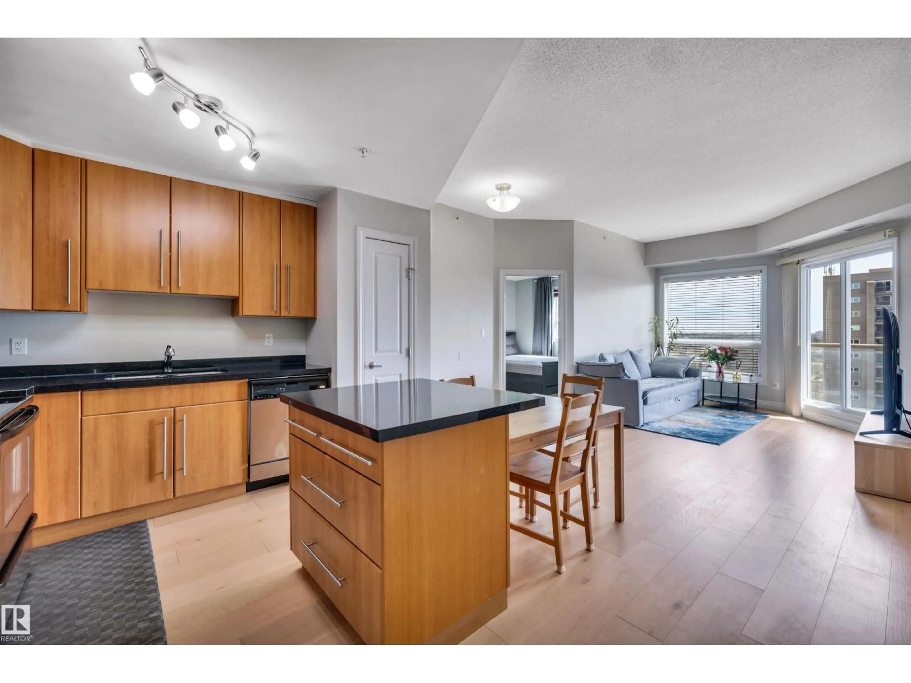 Unknown for 902 9819 104 ST NW, Edmonton Alberta T5K0Y8
