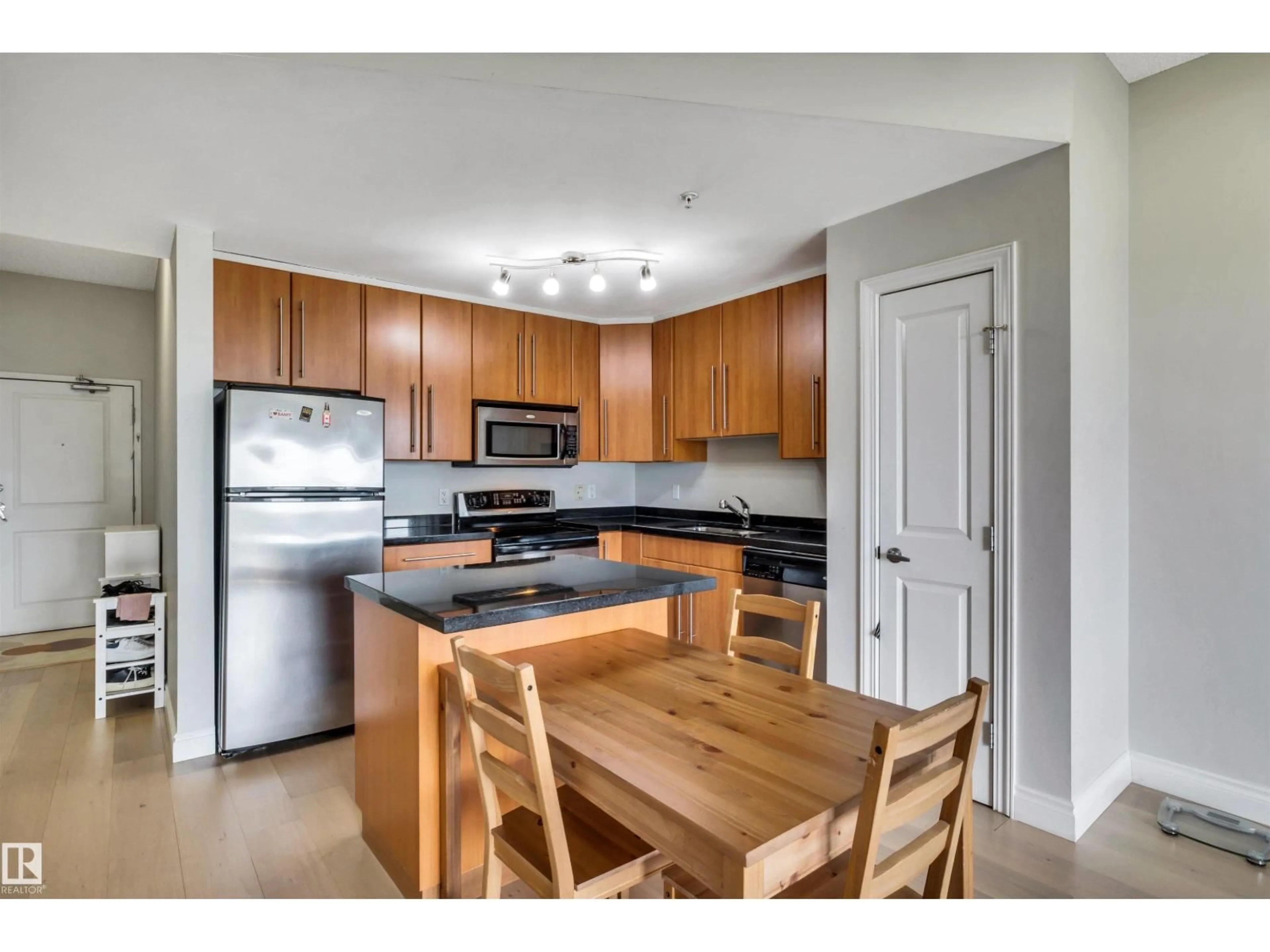 Unknown for 902 9819 104 ST NW, Edmonton Alberta T5K0Y8