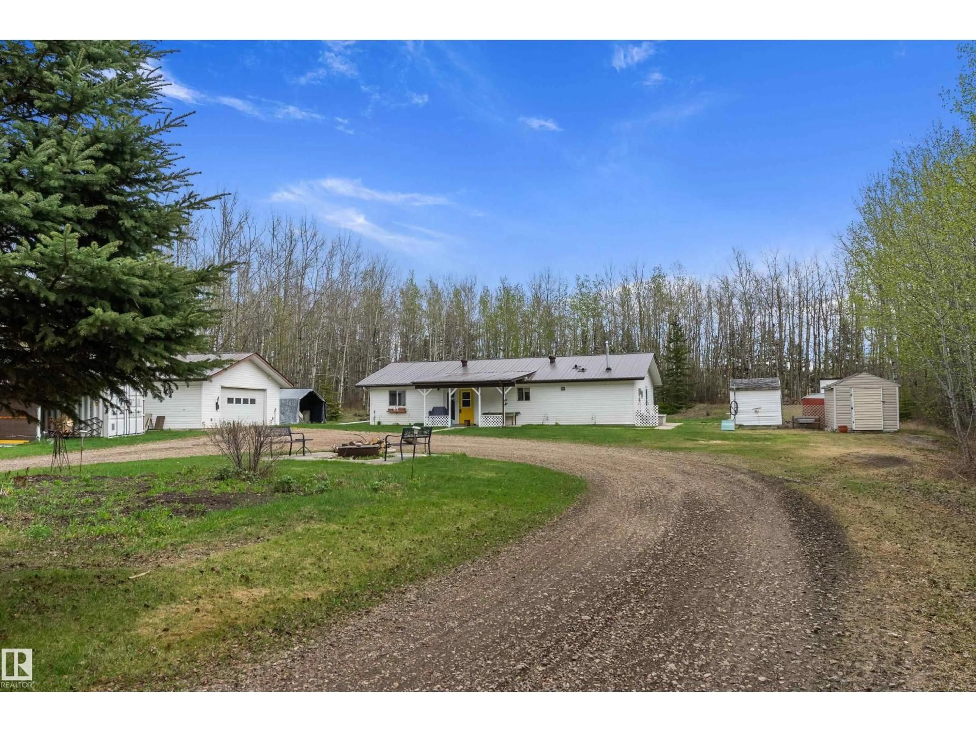 A pic from outside/outdoor area/front of a property/back of a property/a pic from drone, unknown for 4802 22 ST, Rural Wetaskiwin County Alberta T0C2C0